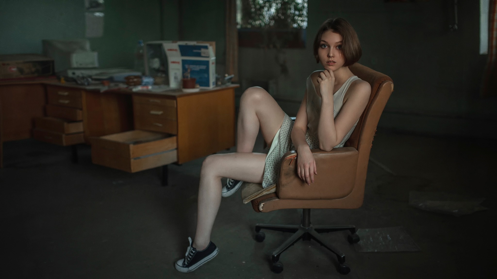 Woman sitting in an office chair HD Wallpaper