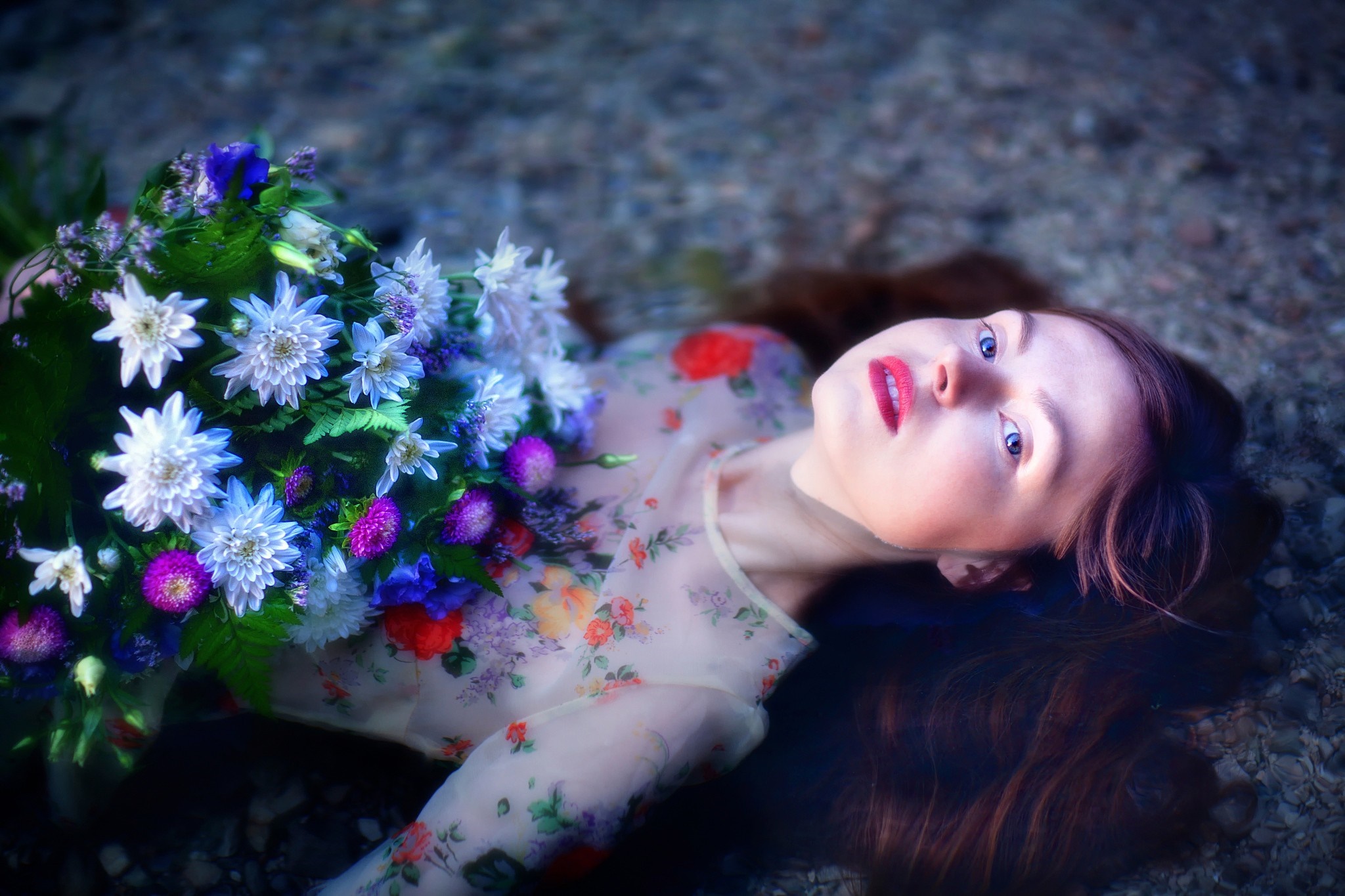 Woman lying down with a bouquet of flowers HD Wallpaper