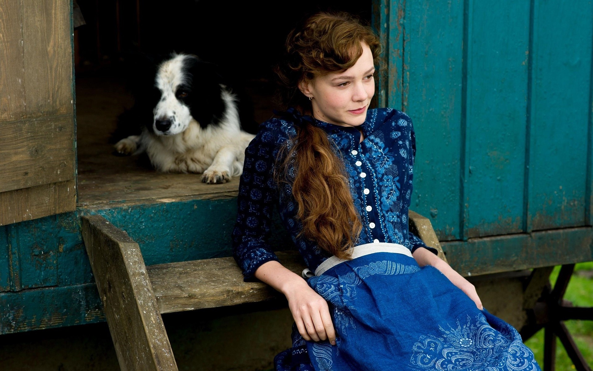 Carey Mulligan with a dog HD Wallpaper