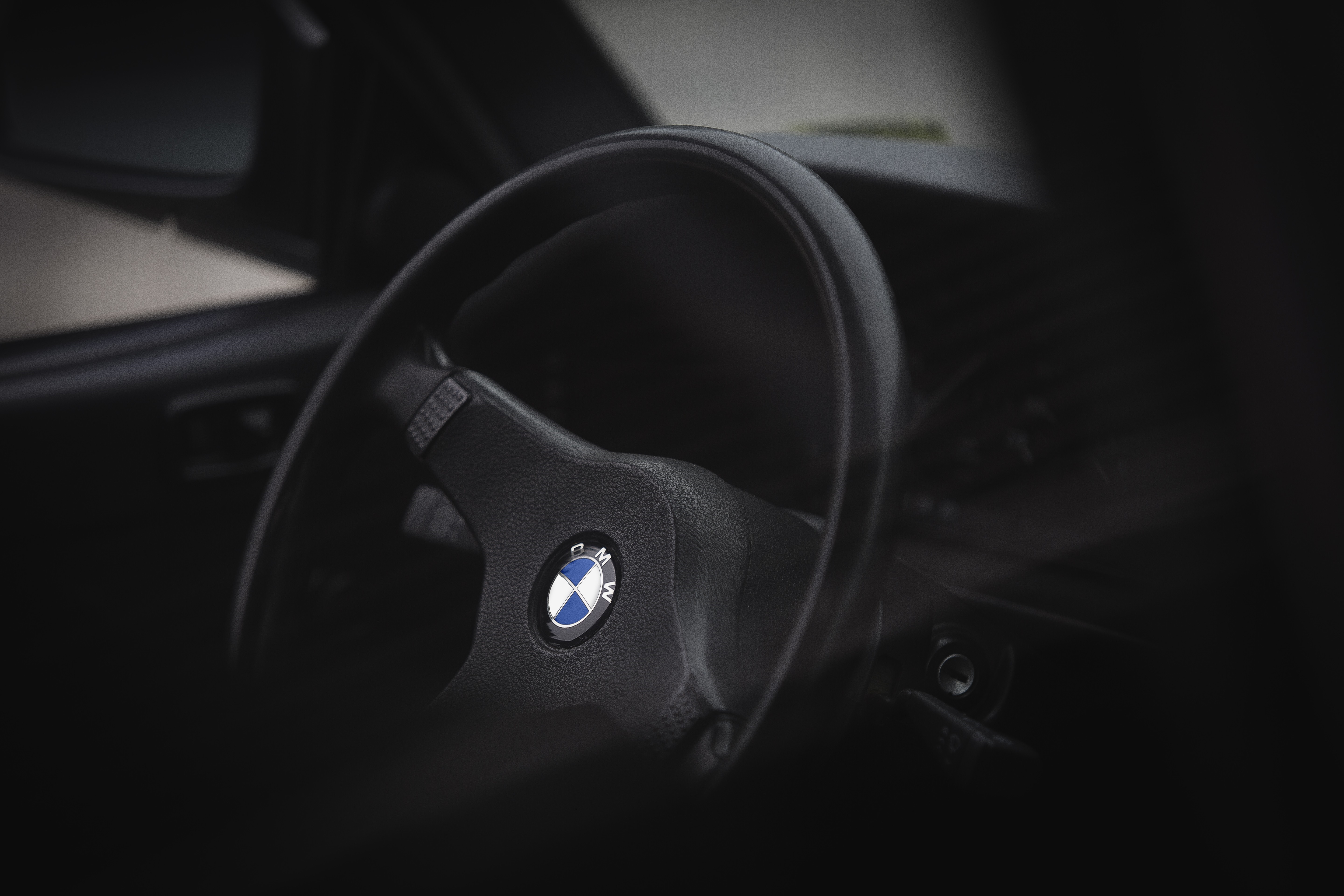 BMW steering wheel with logo HD Wallpaper