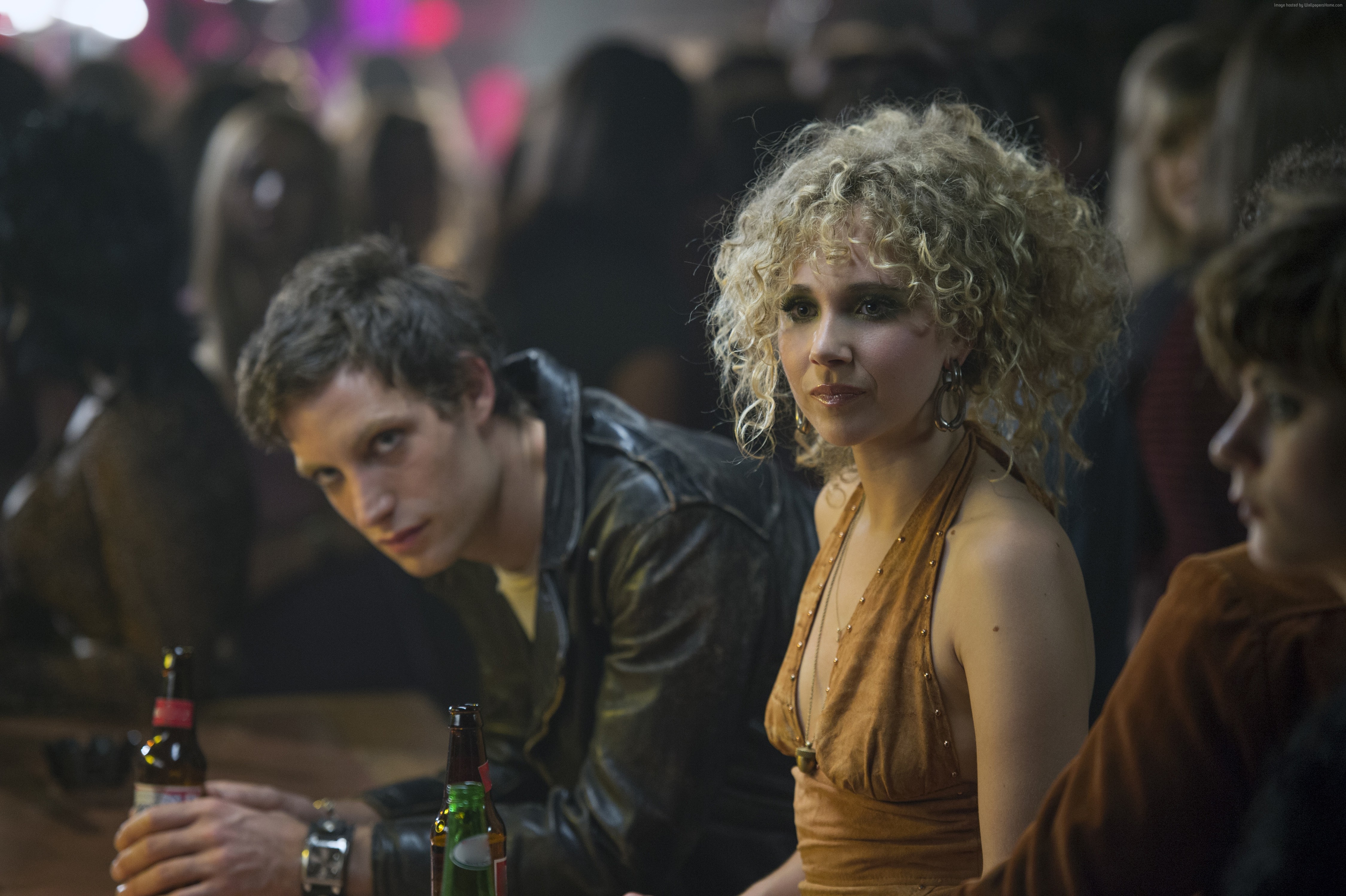 Juno Temple and James Jagger in Vinyl HD Wallpaper