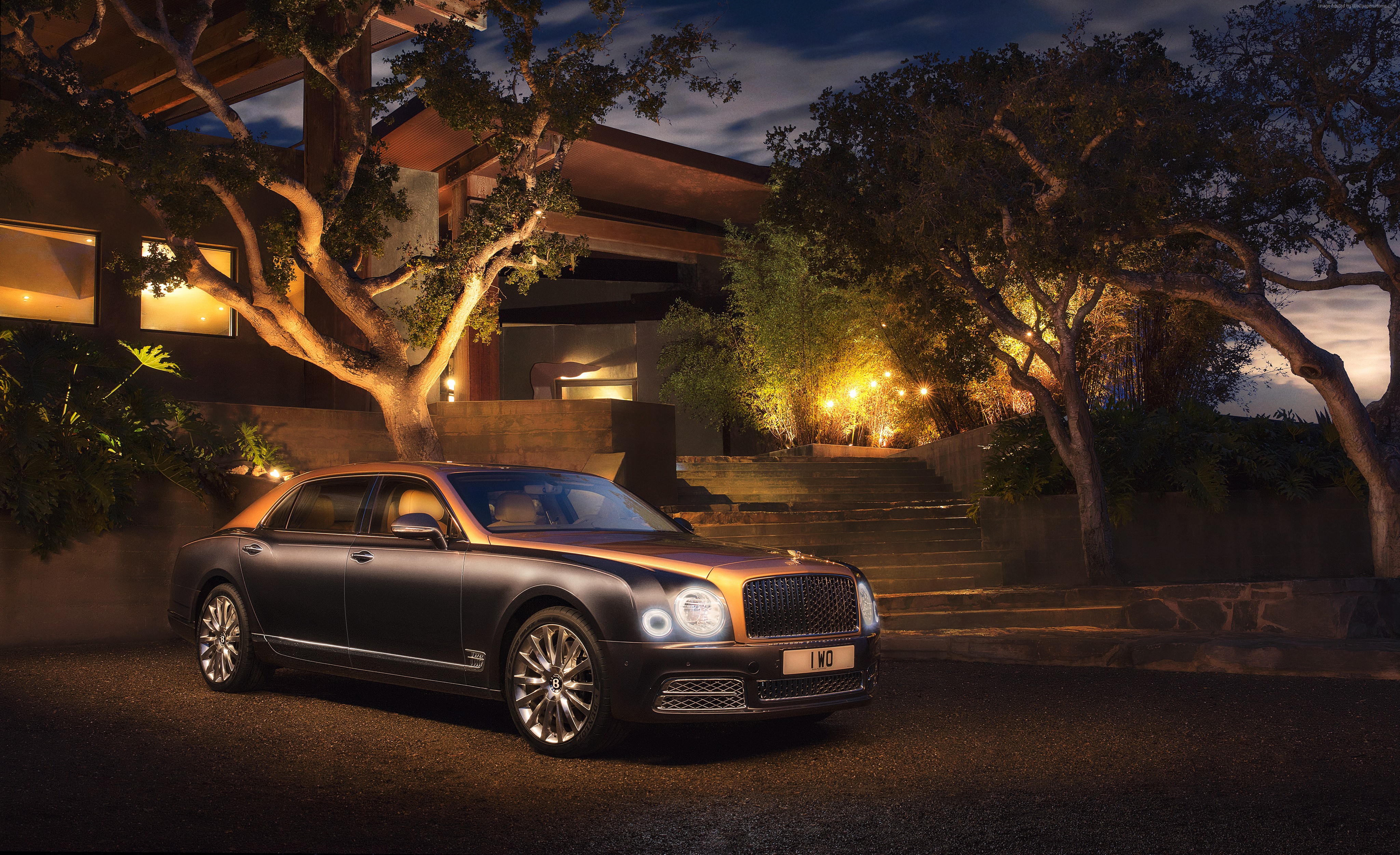 Bentley Mulsanne Extended Wheelbase at a modern house HD Wallpaper