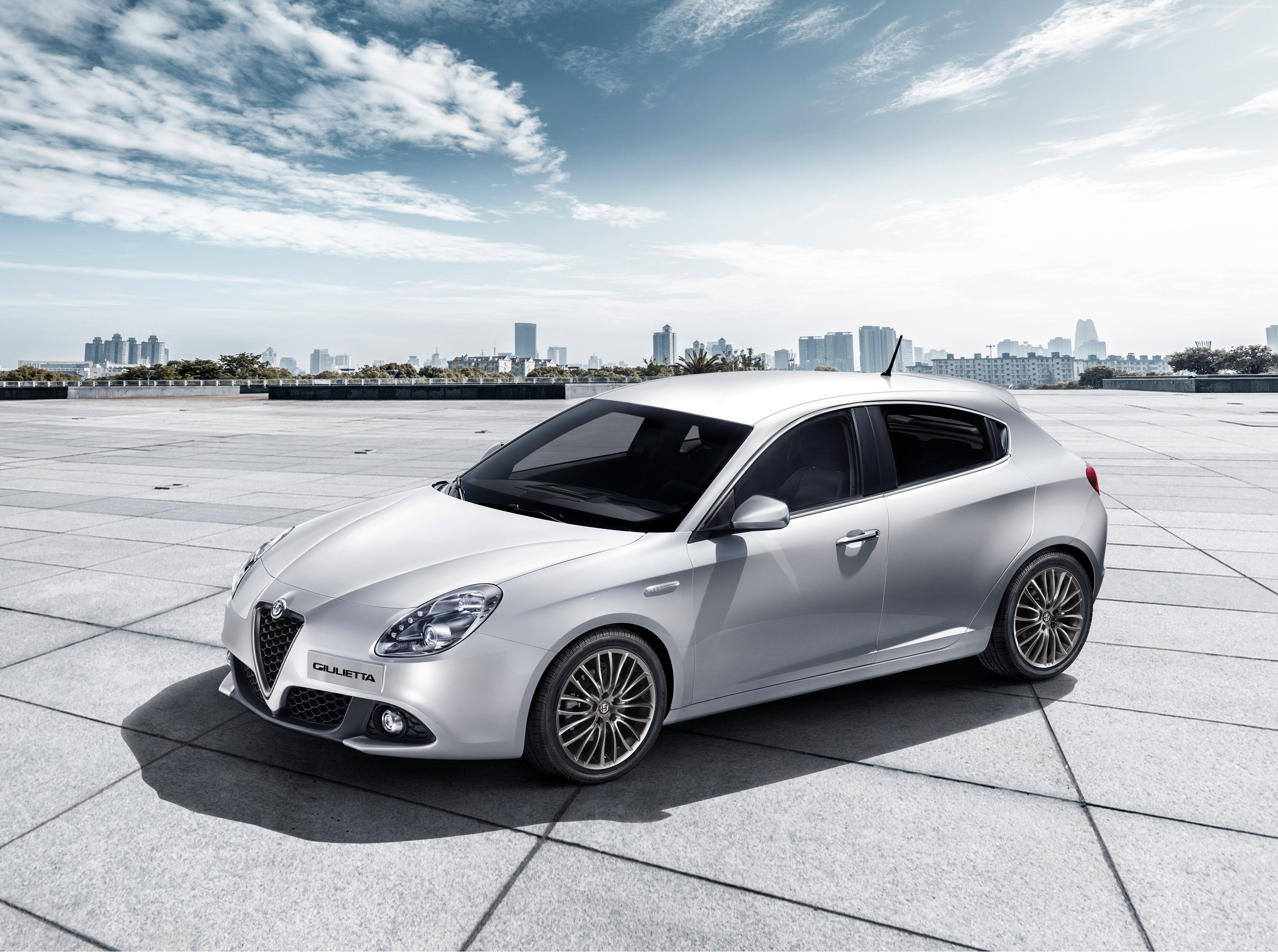 White Alfa Romeo Giulietta Veloce hatchback HD Wallpaper
