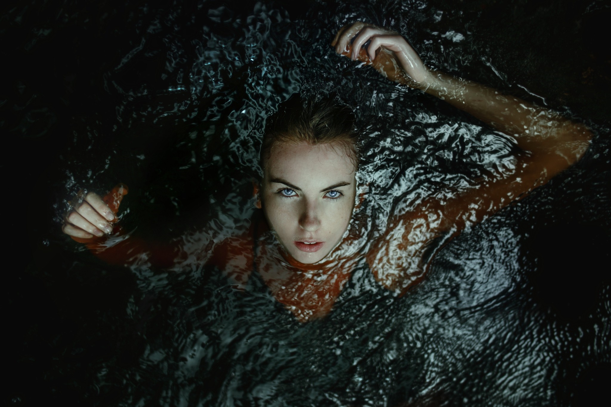 Woman with blue eyes in dark water HD Wallpaper
