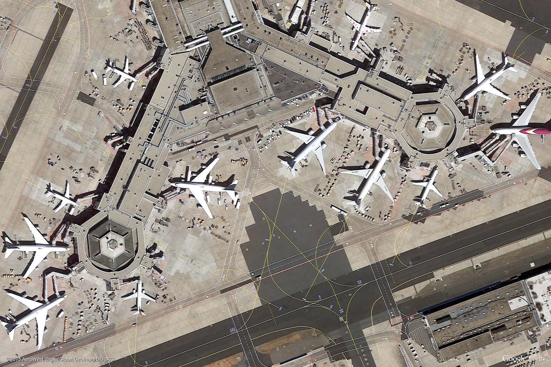 Aerial view of an airport terminal with airplanes HD Wallpaper