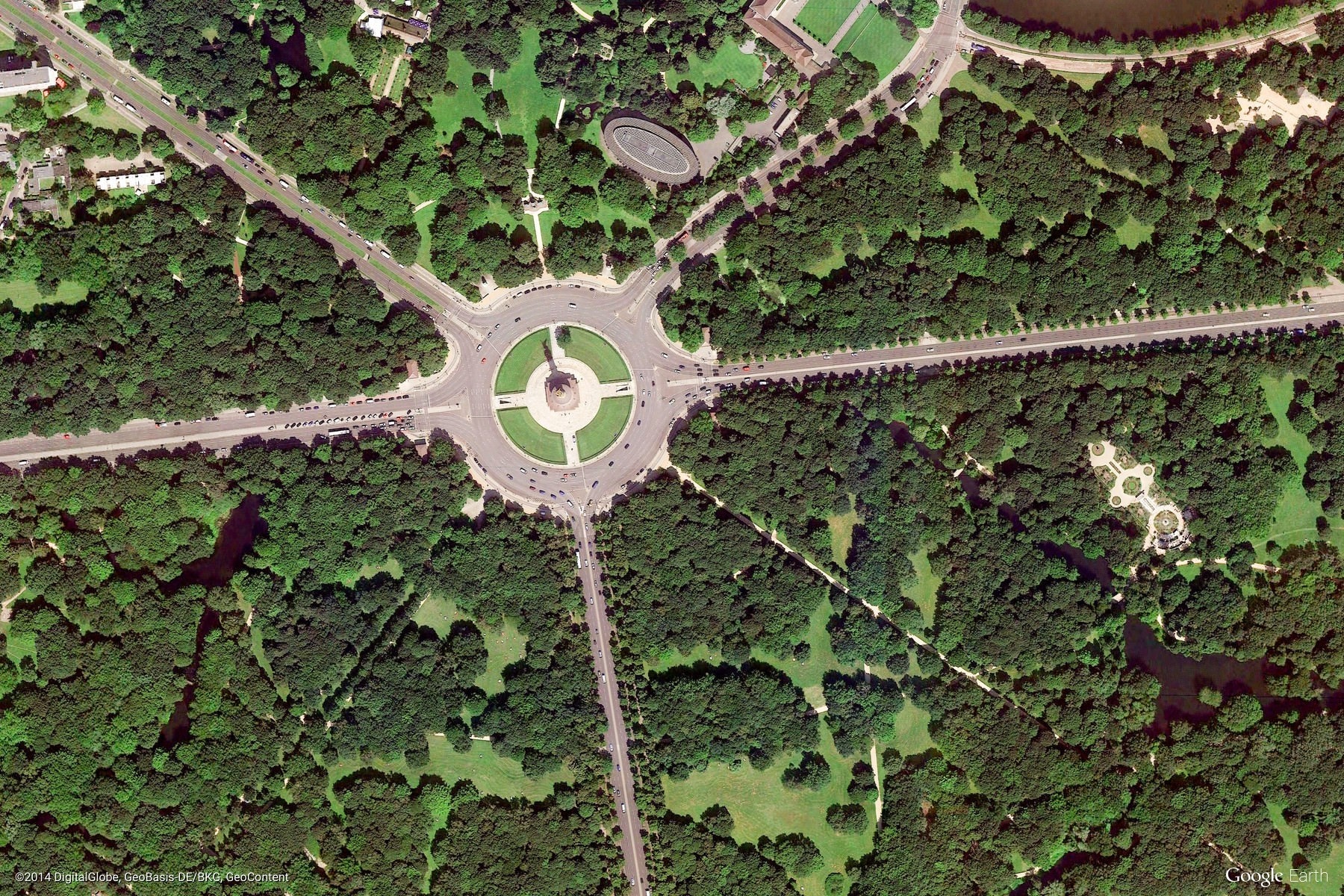 Aerial view of a roundabout and park in Berlin HD Wallpaper
