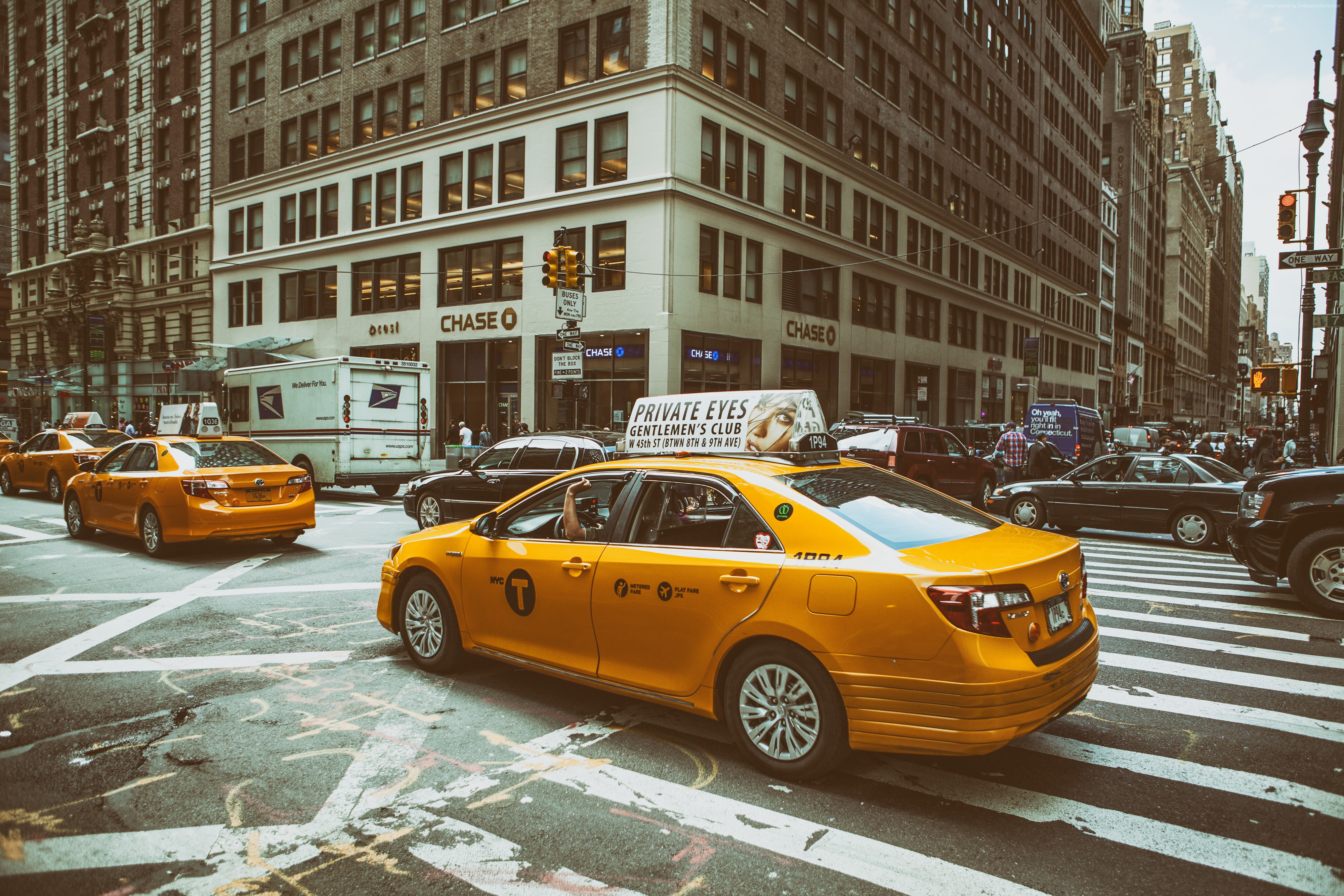 Yellow taxis and Chase Bank in Midtown Manhattan HD Wallpaper