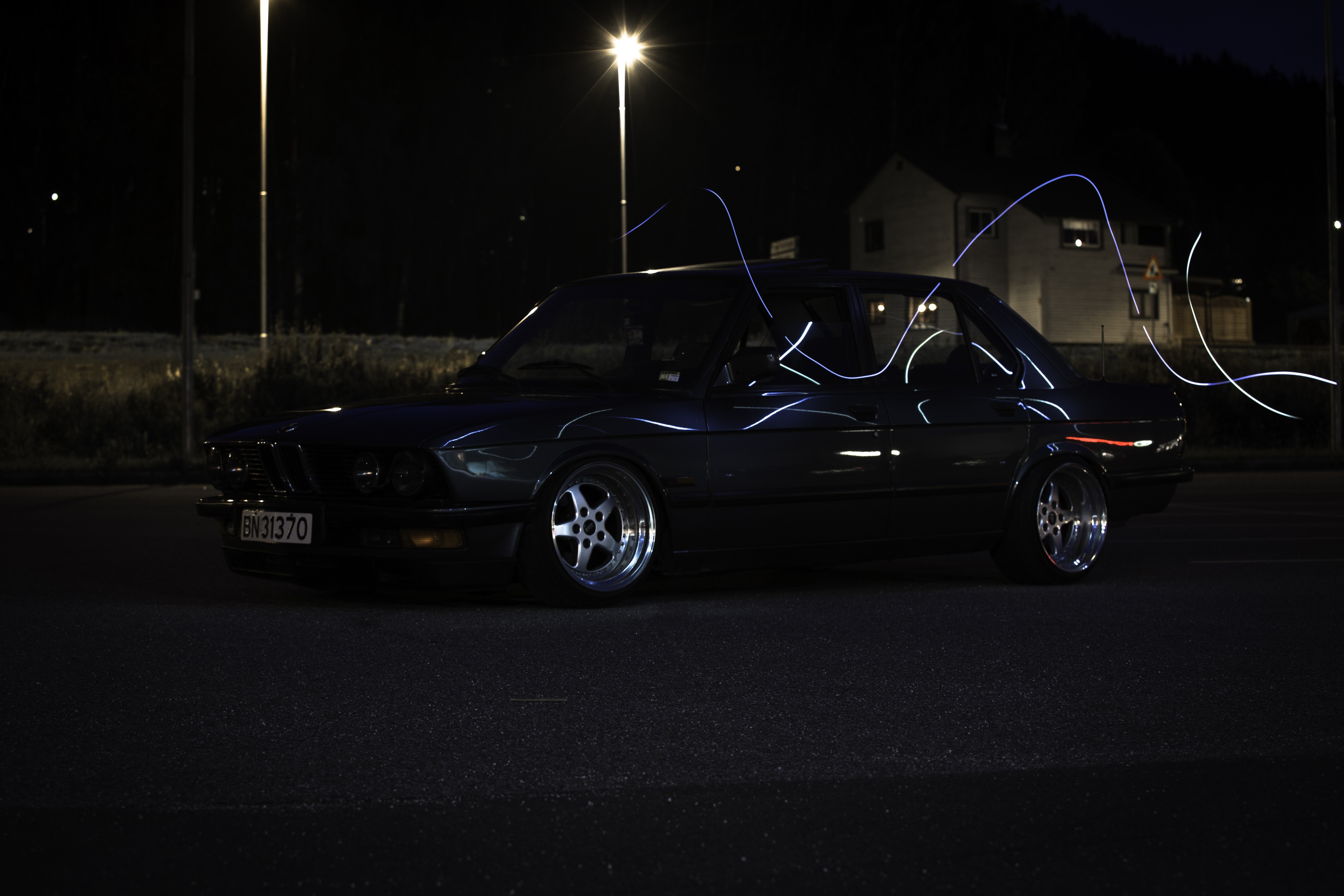 BMW E28 with light painting at night HD Wallpaper