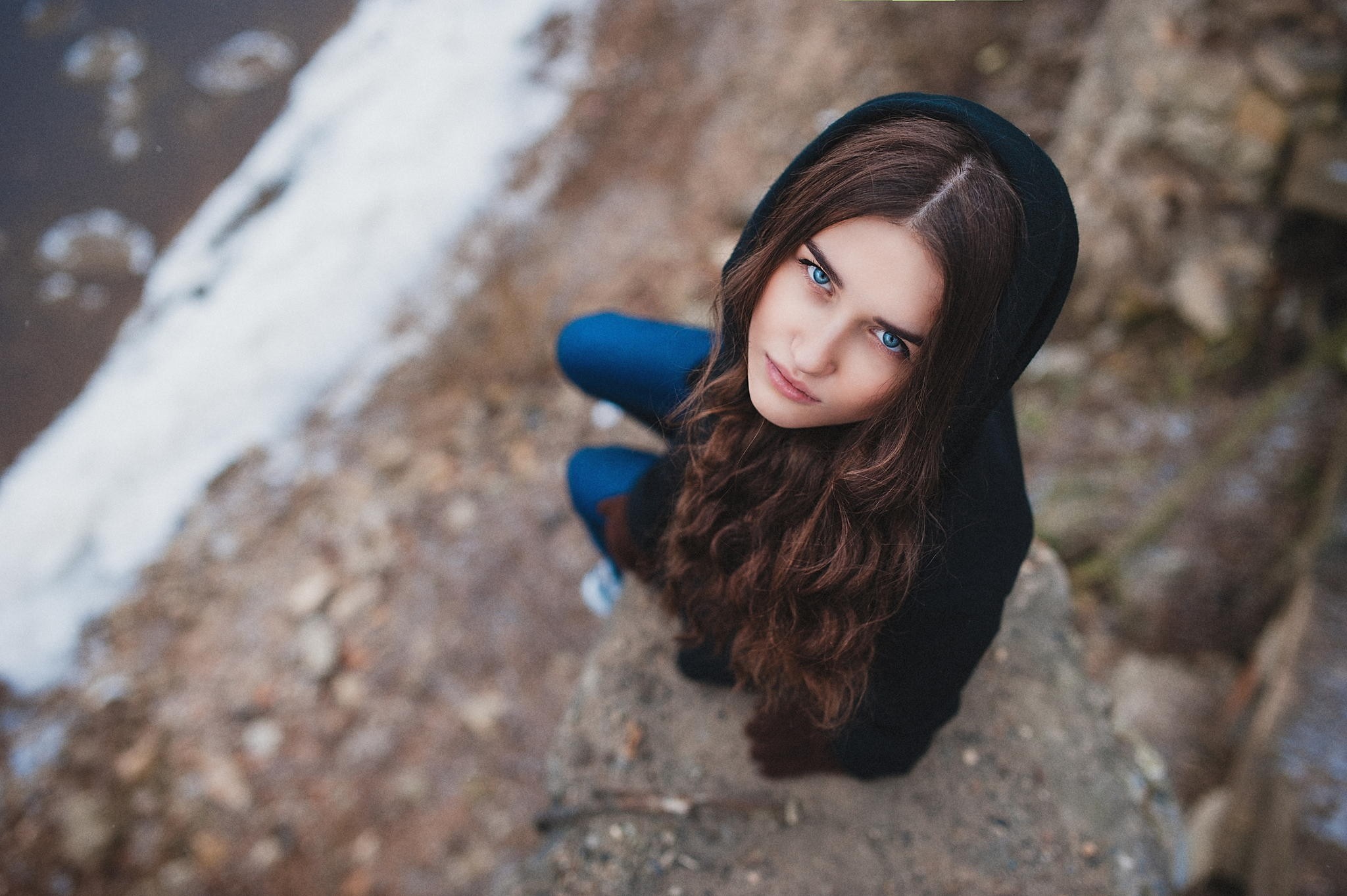 Woman with blue eyes wearing a black hoodie HD Wallpaper