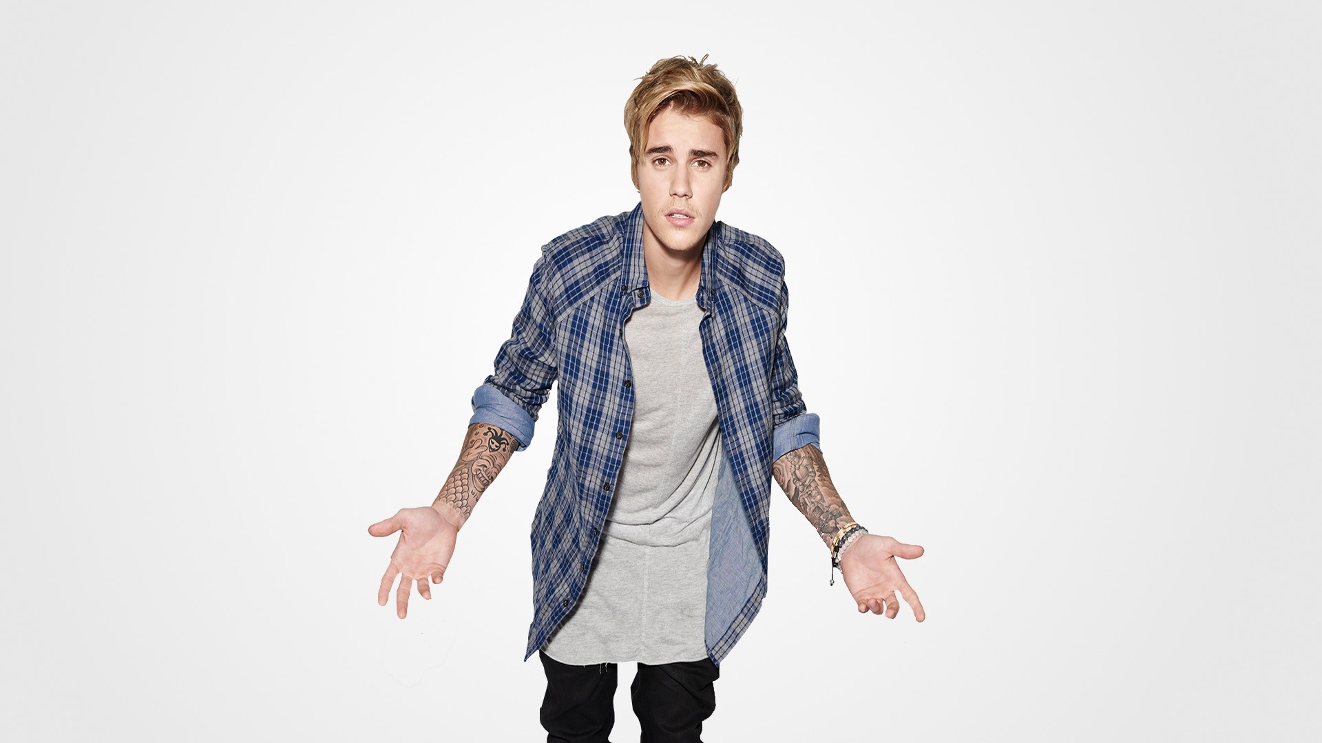 Justin Bieber in a plaid shirt and grey t-shirt HD Wallpaper