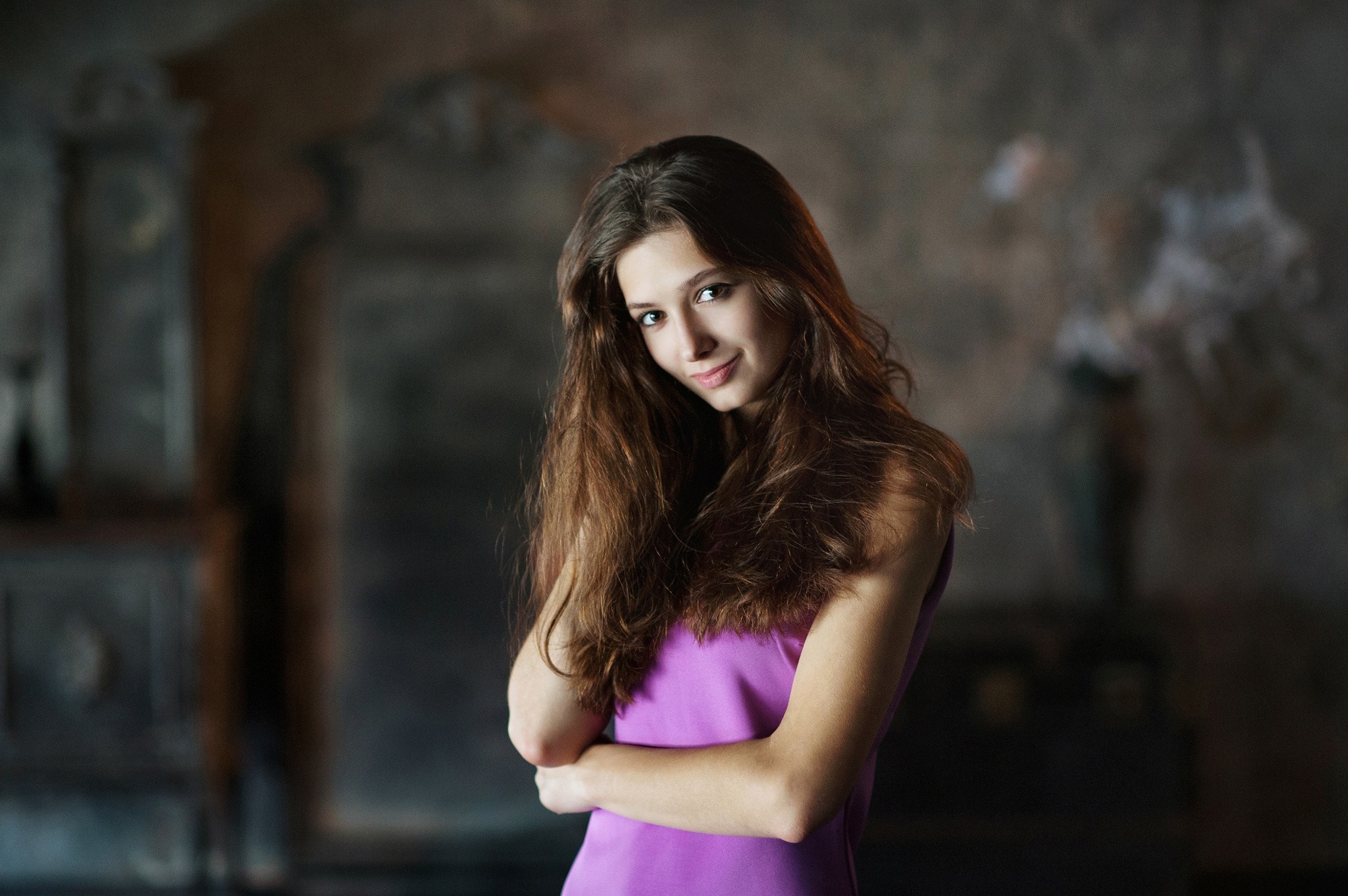 Portrait of a young woman with long brown hair HD Wallpaper