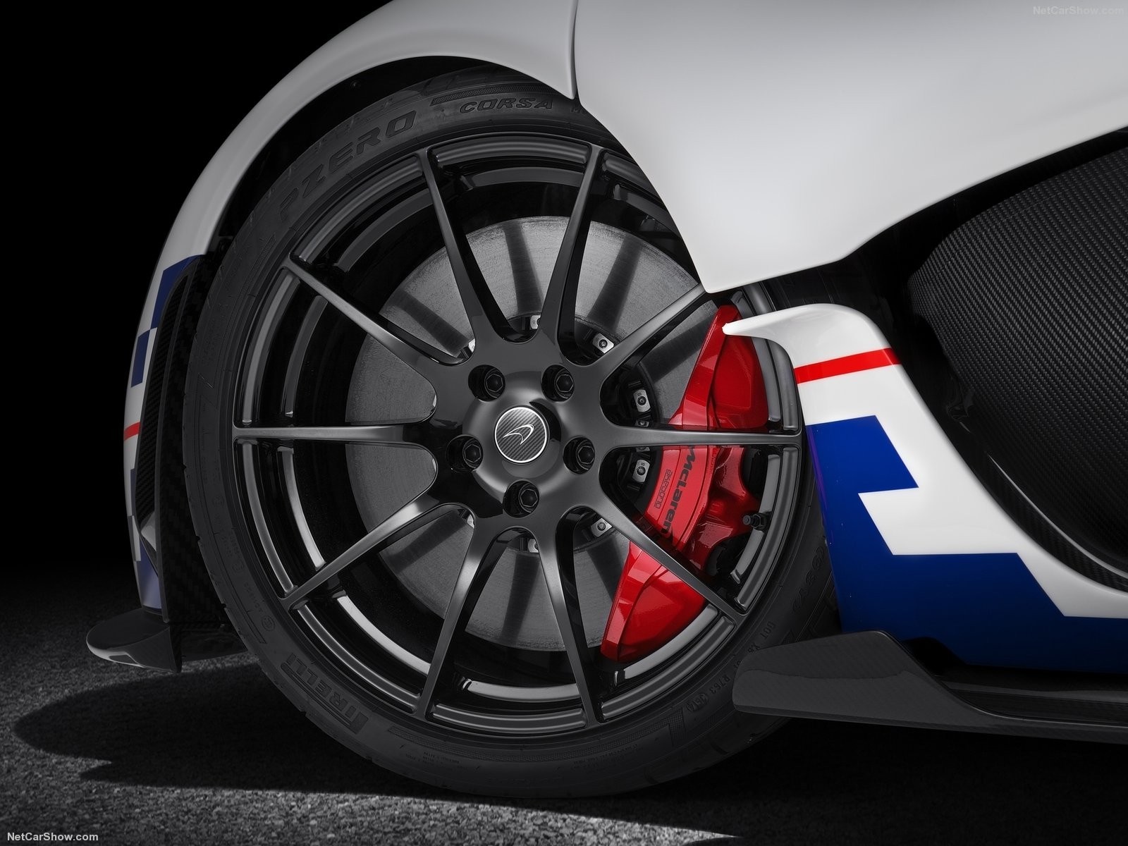 McLaren P1 sports car wheel and brake caliper HD Wallpaper