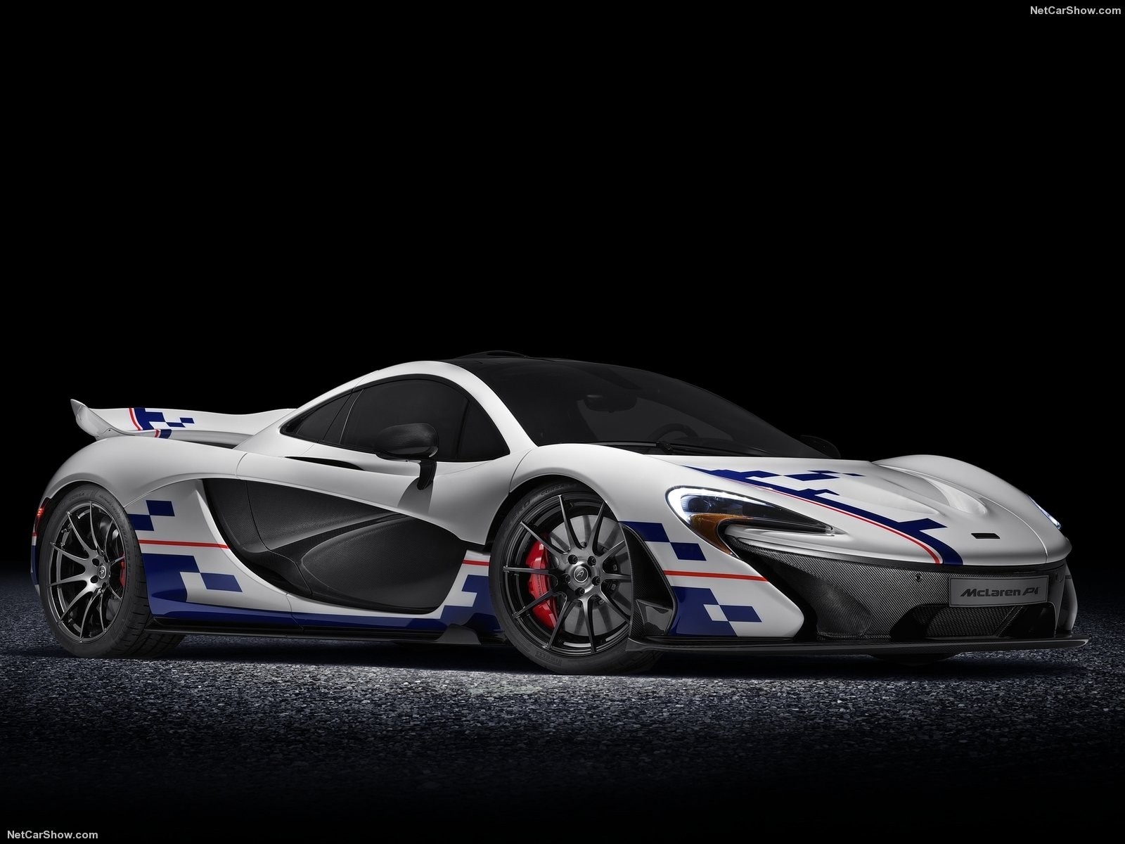 White McLaren P1 with racing livery HD Wallpaper
