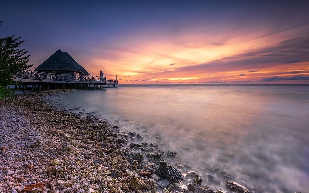 Overwater bungalow at sunset in the Maldives HD Wallpaper
