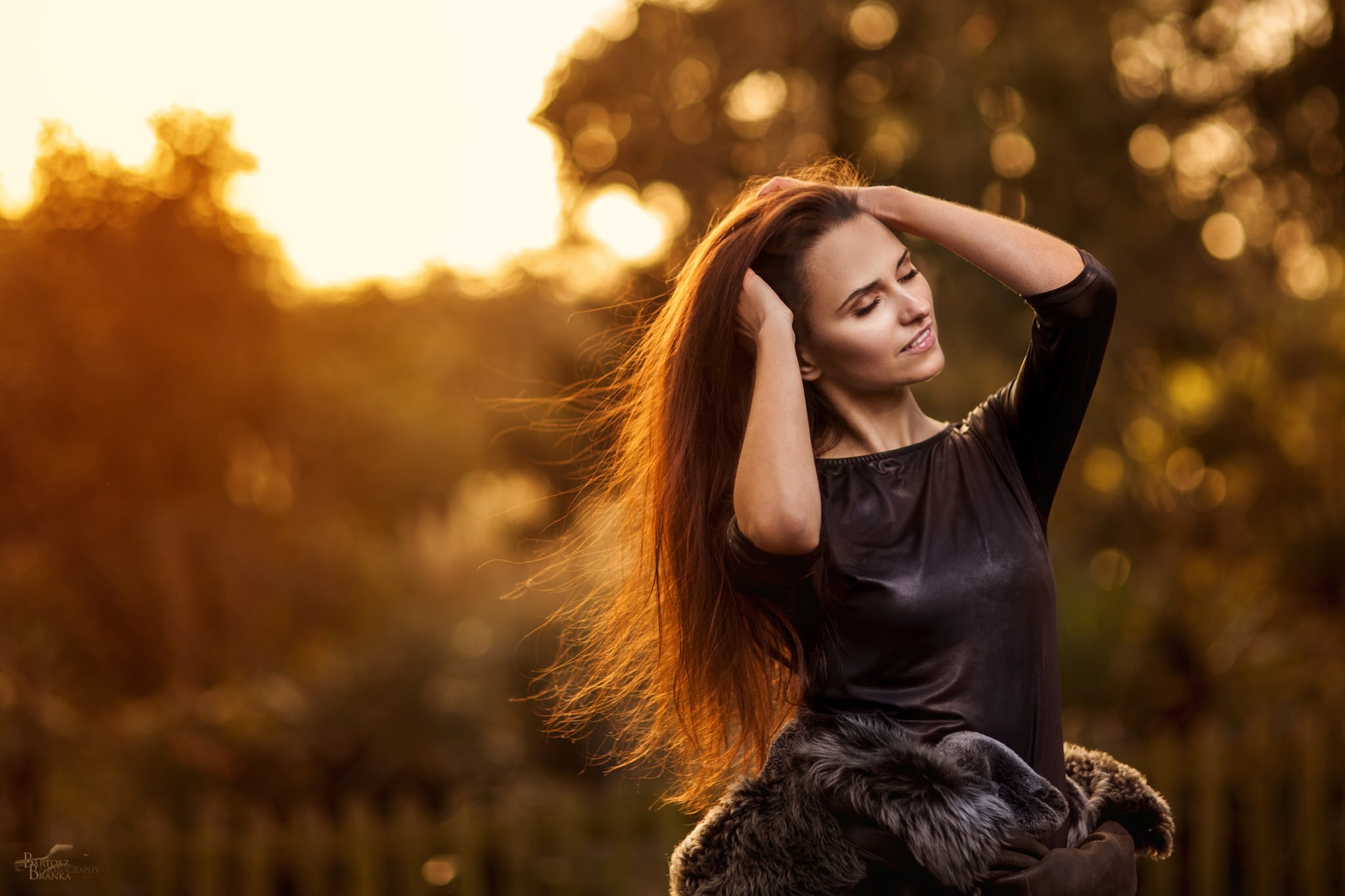 Woman with long hair in sunlight HD Wallpaper