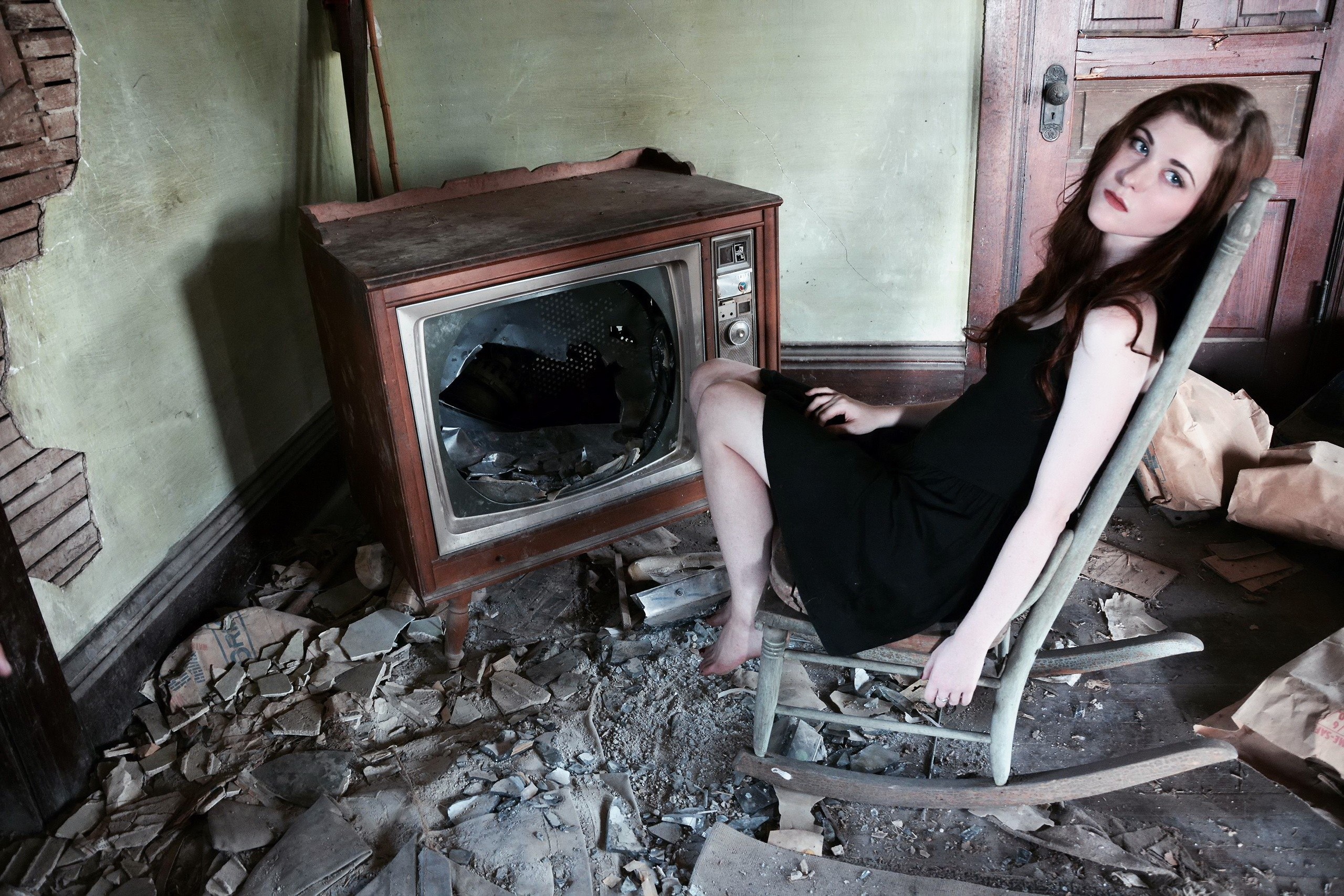 Woman in a black dress in a ruined room with a broken TV HD Wallpaper