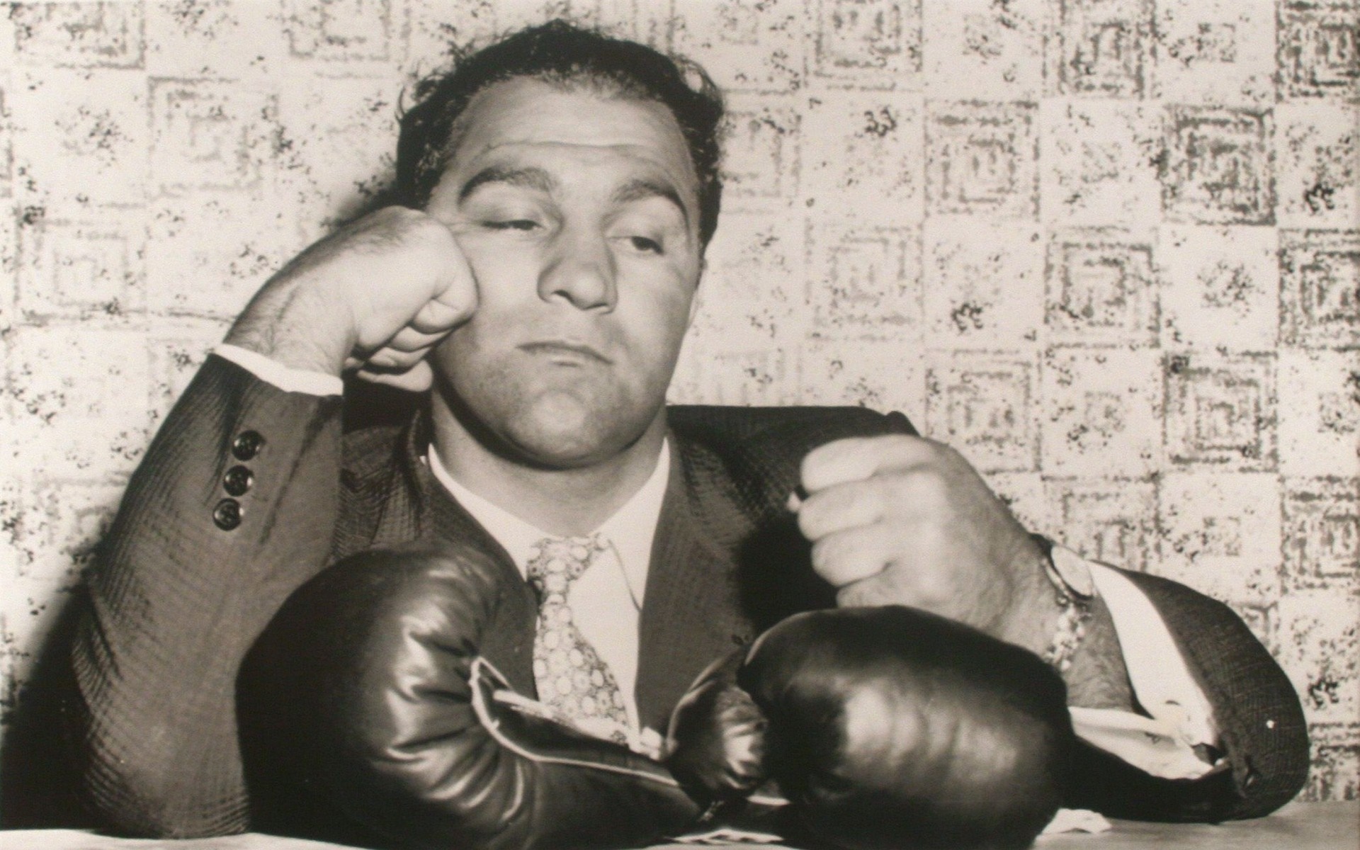 Rocky Marciano with boxing gloves HD Wallpaper