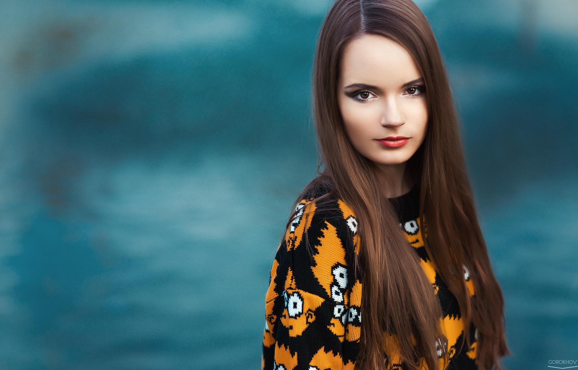Sasha Spilberg portrait with blue background HD Wallpaper