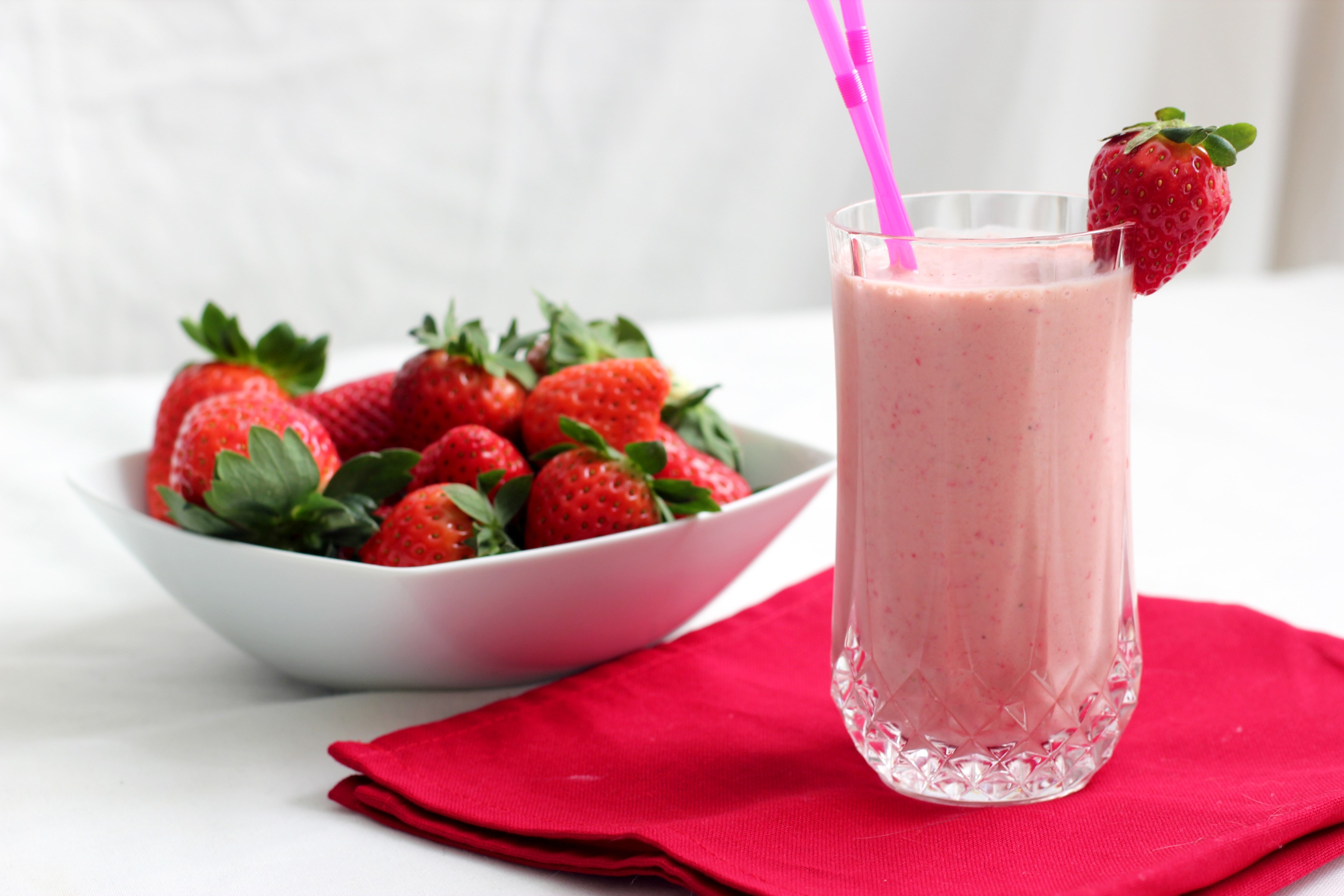 Strawberry smoothie with fresh strawberries in a bowl HD Wallpaper