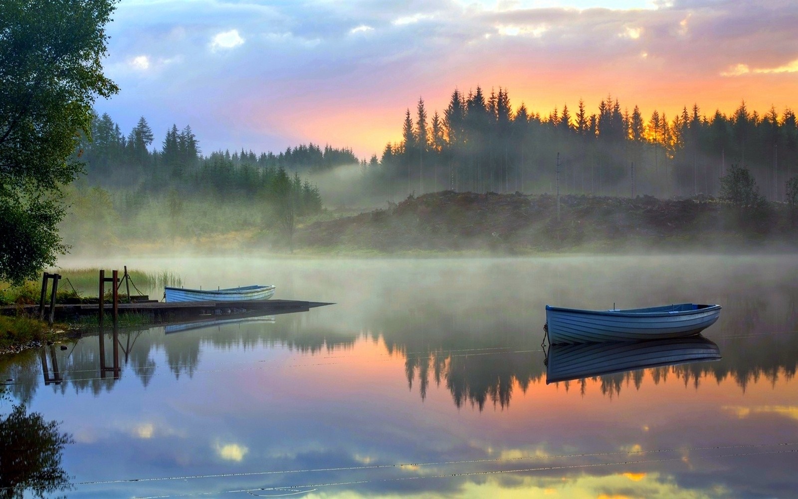 Boats on a misty lake at sunrise with forest reflection HD Wallpaper