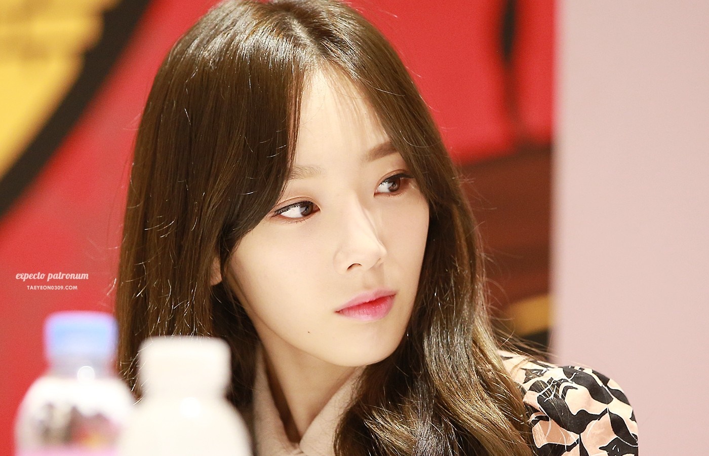 Kim Taeyeon with long brown hair HD Wallpaper