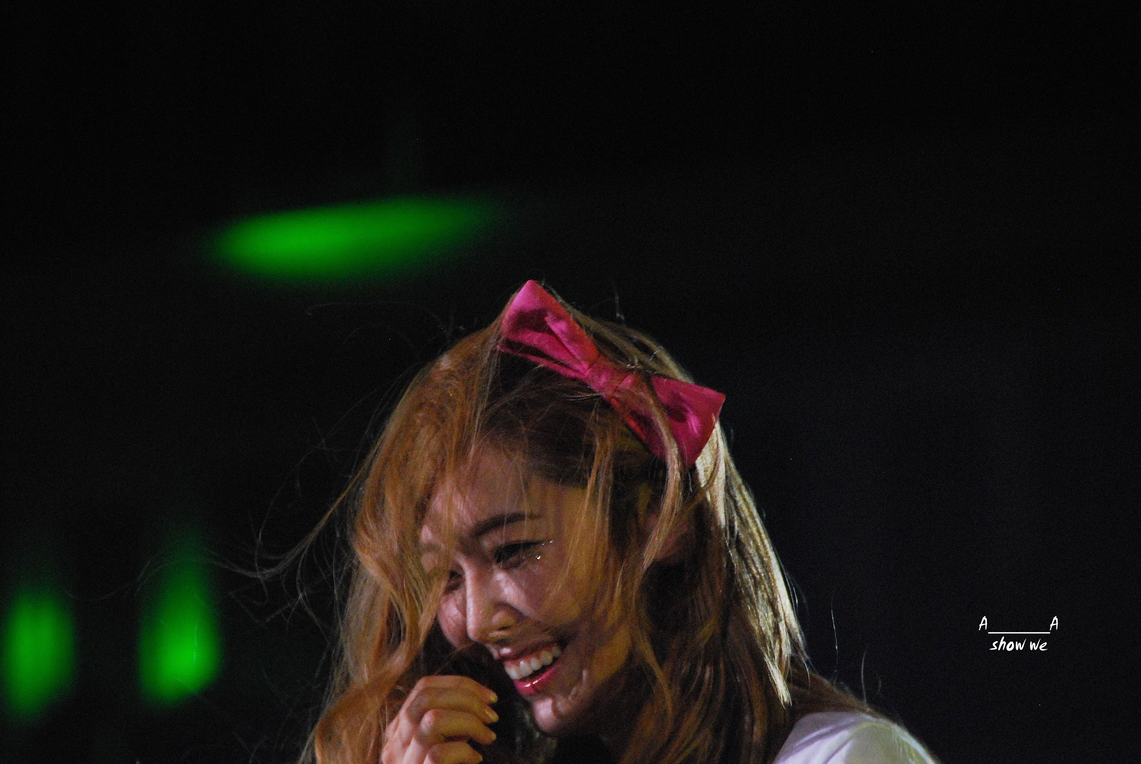 Jessica Jung performing on stage HD Wallpaper