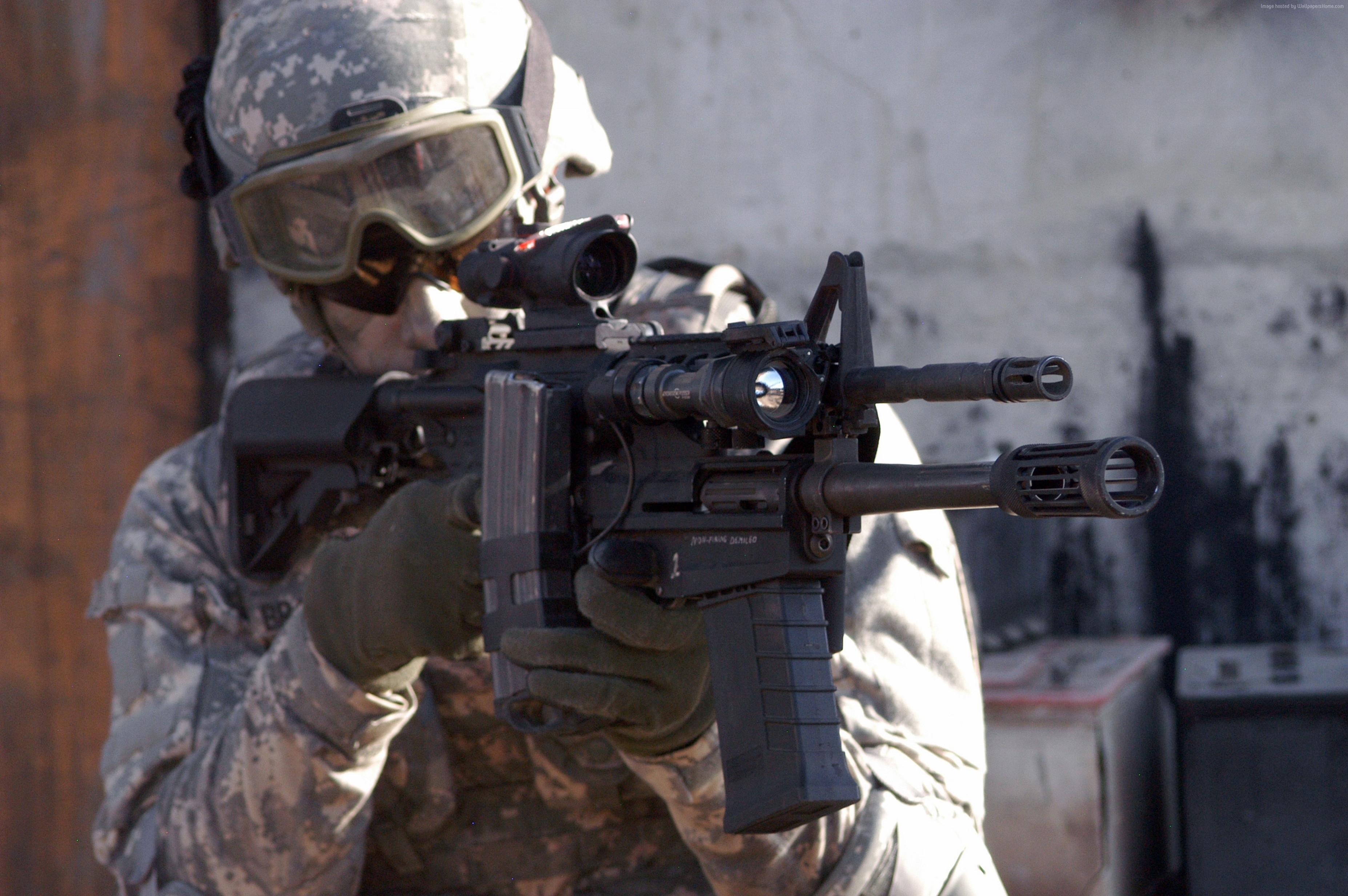 Soldier aiming M26 Modular Accessory System shotgun HD Wallpaper