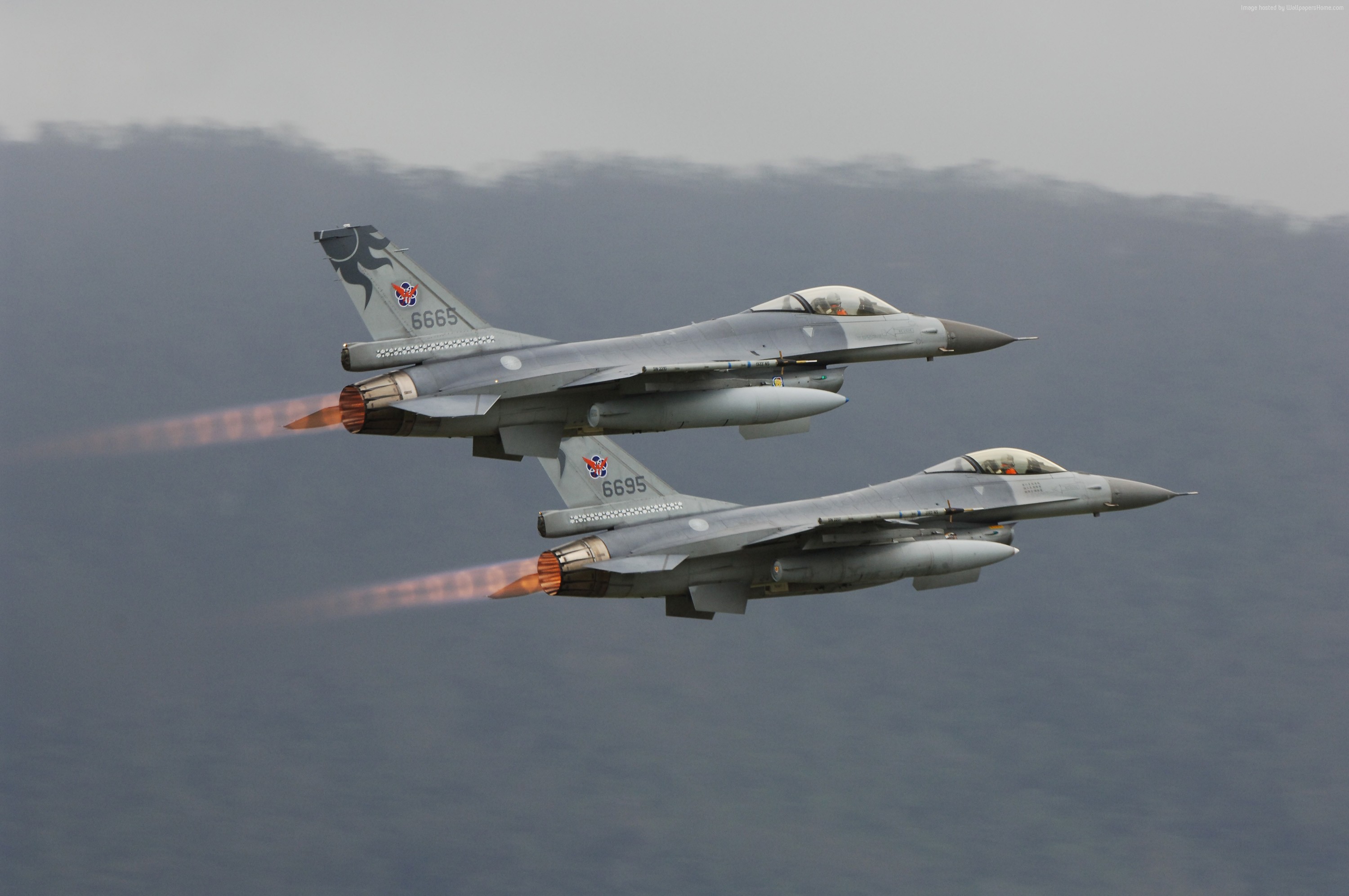 Two Lockheed Martin F-16 fighter jets in flight HD Wallpaper