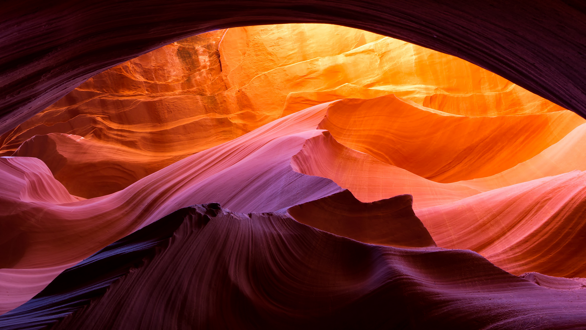 Antelope Canyon sandstone formations with light HD Wallpaper