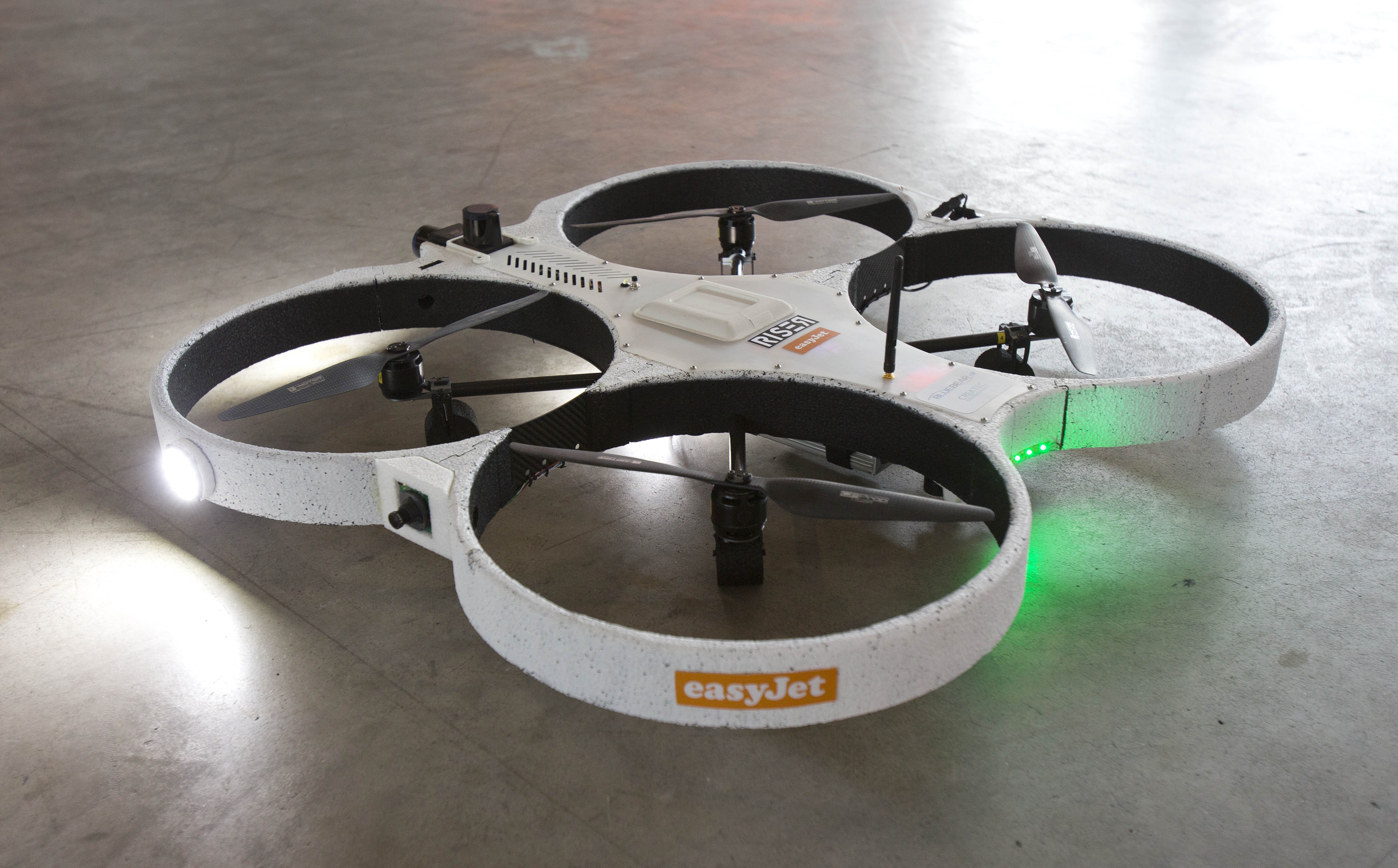 quadrocopter, easyJet HD Wallpaper