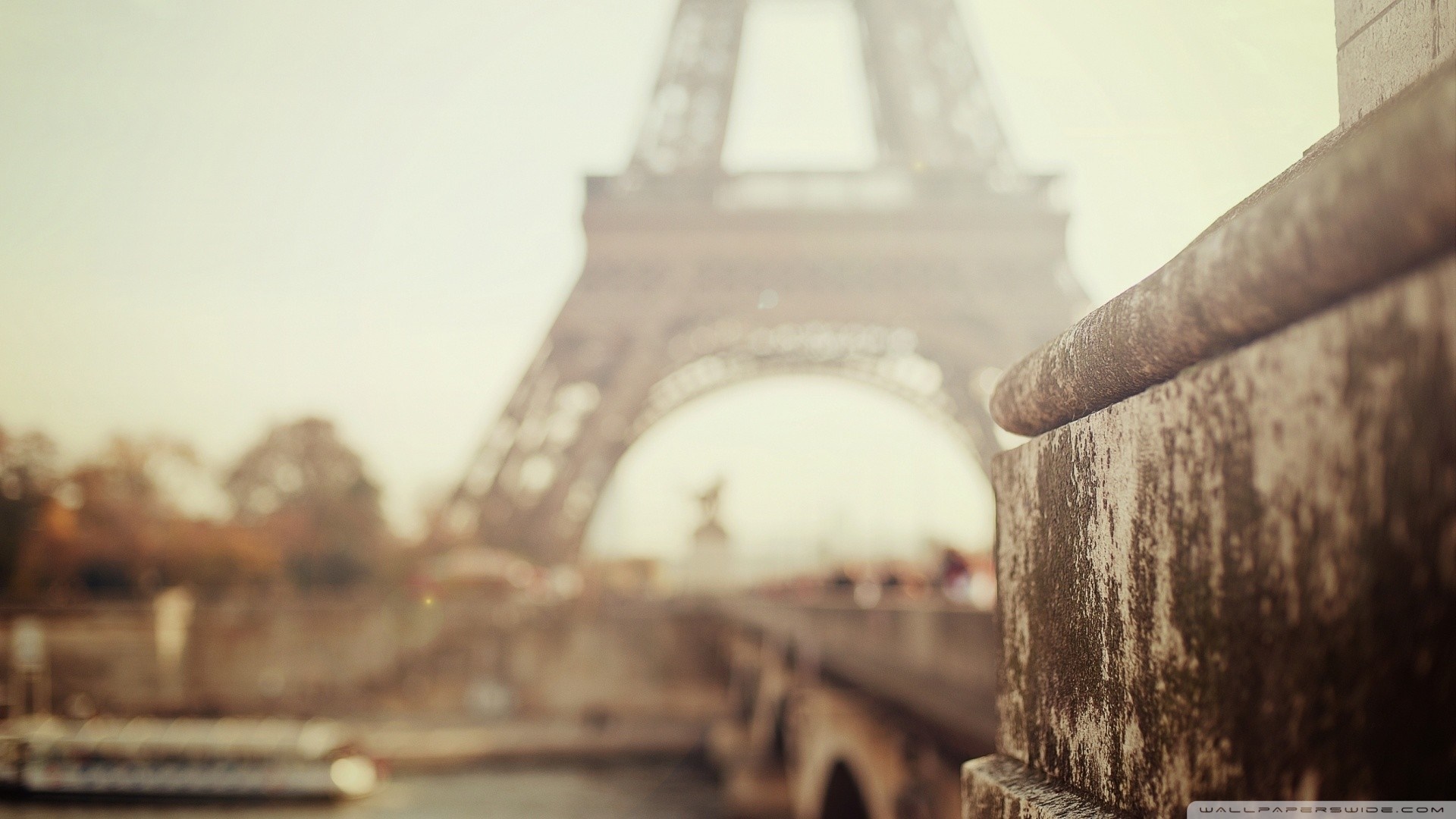 Eiffel Tower in Paris HD Wallpaper