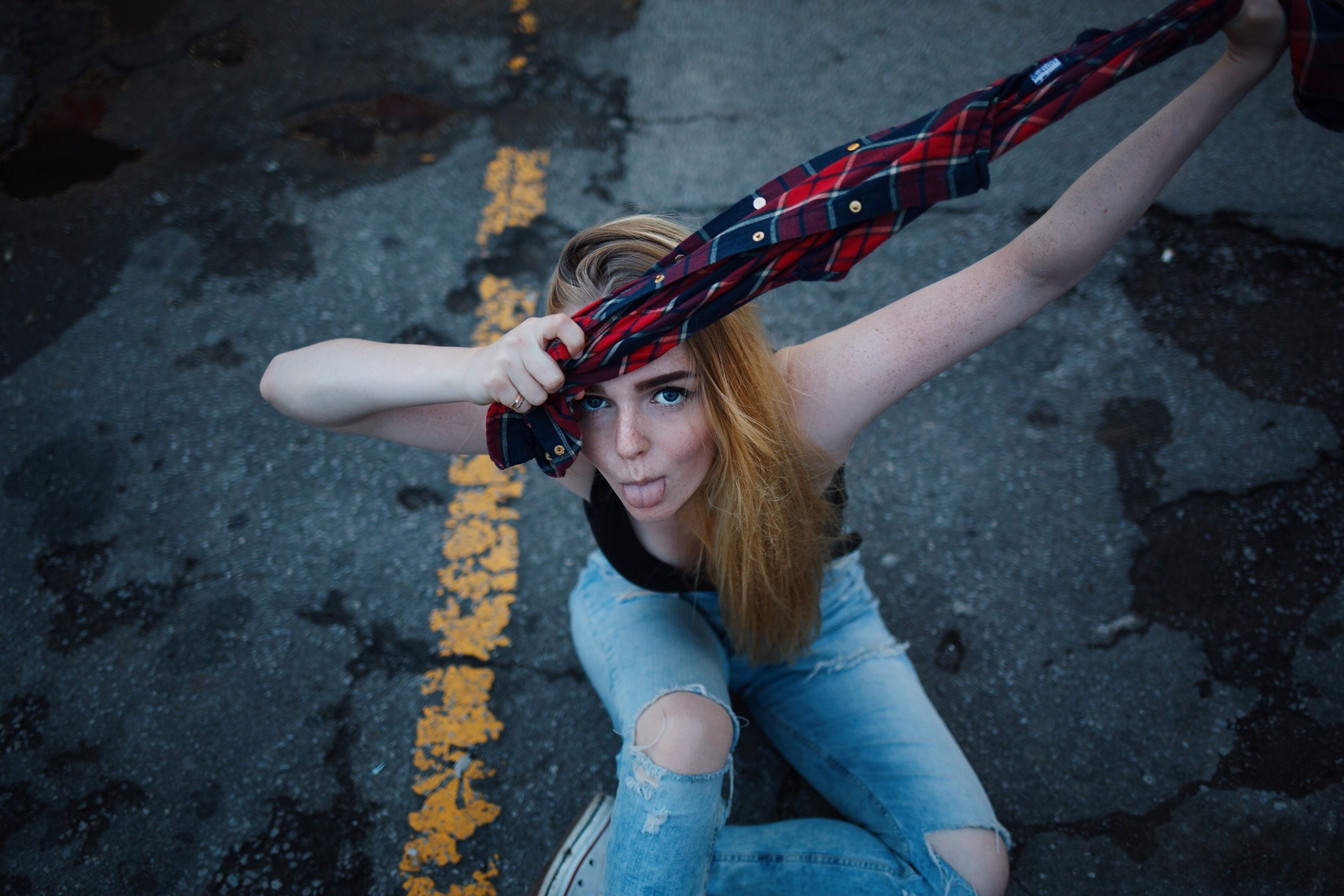 Woman in ripped jeans and plaid shirt HD Wallpaper