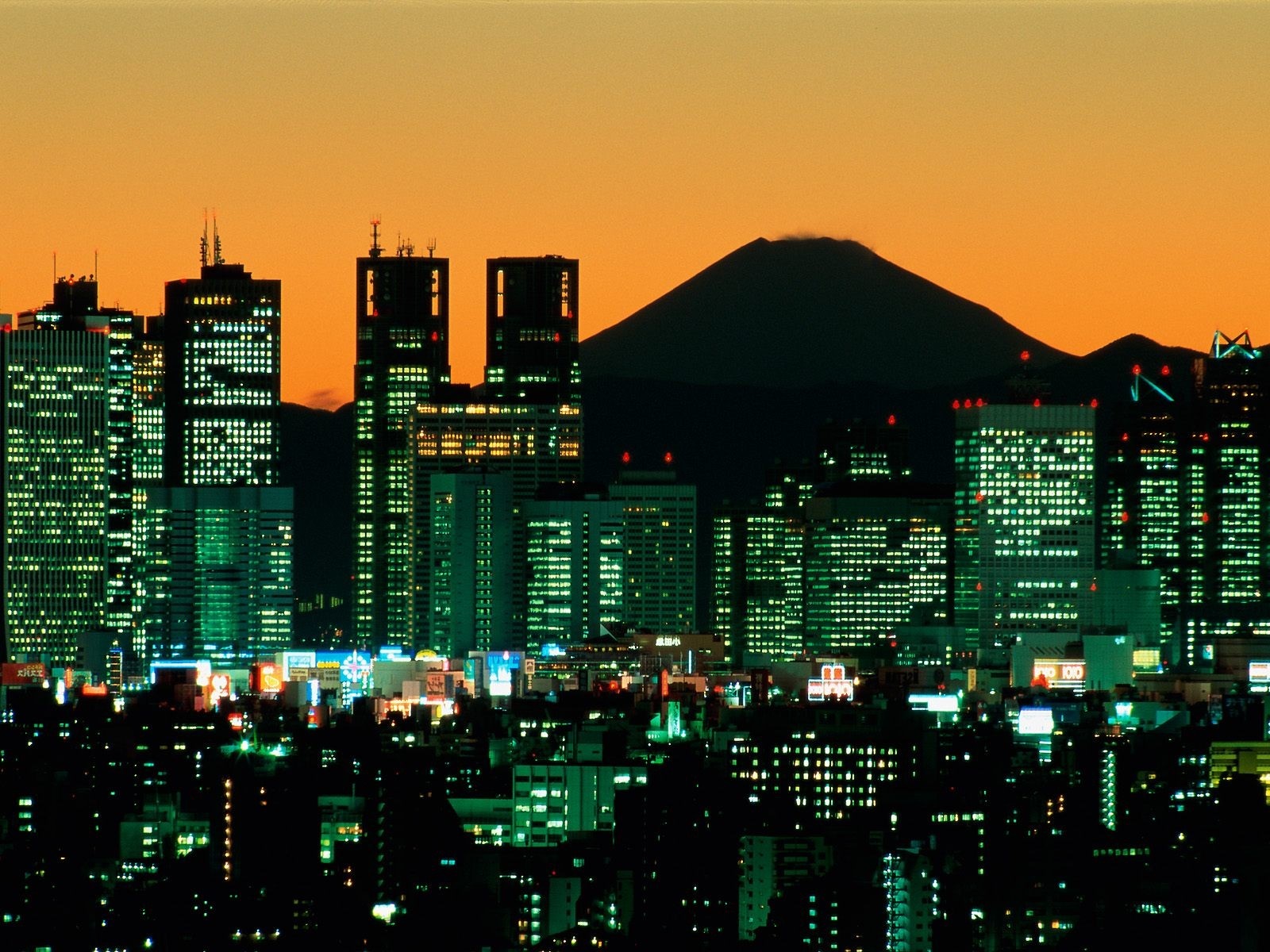 City skyline with Mount Fuji at sunset HD Wallpaper