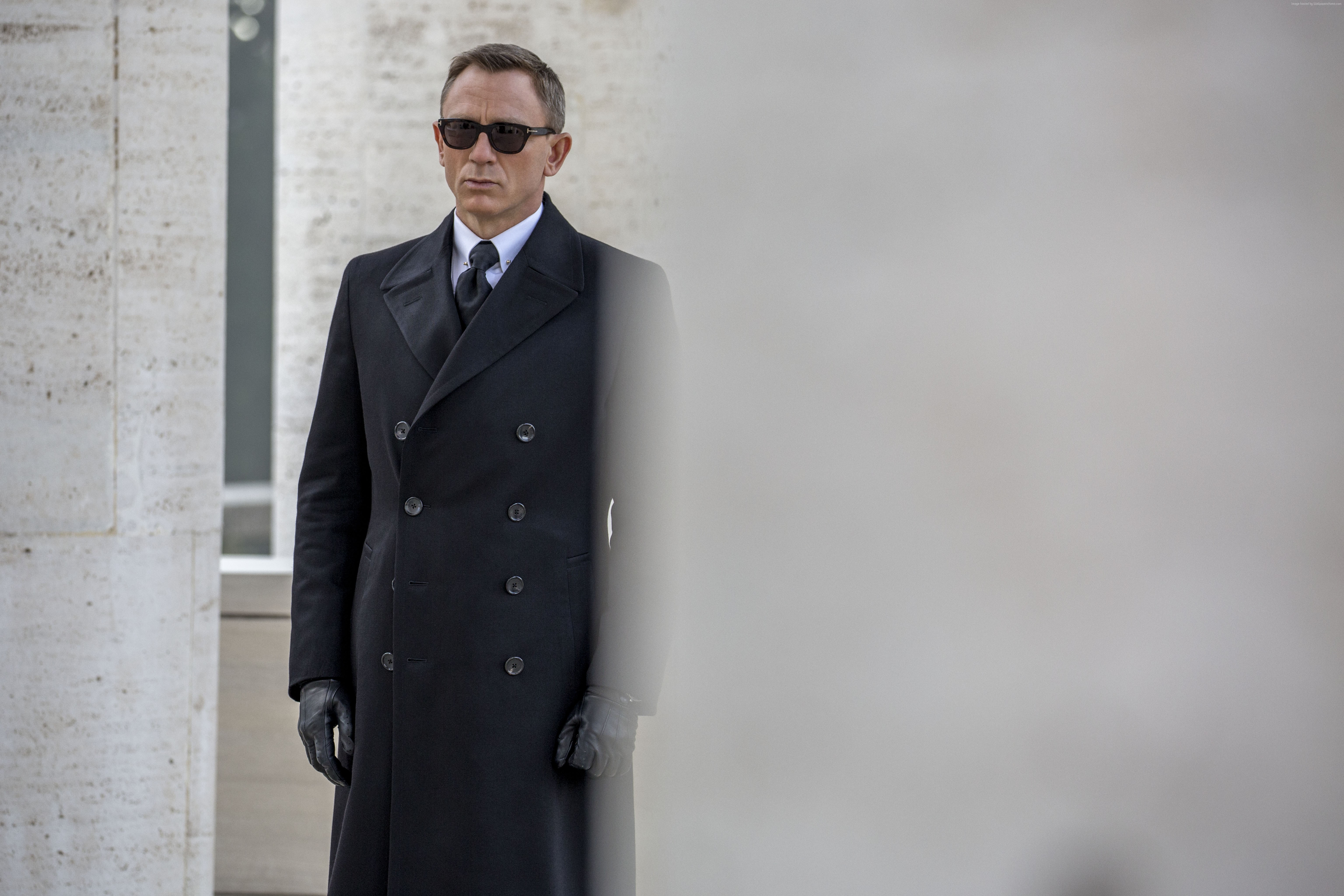 Daniel Craig as James Bond in Spectre HD Wallpaper