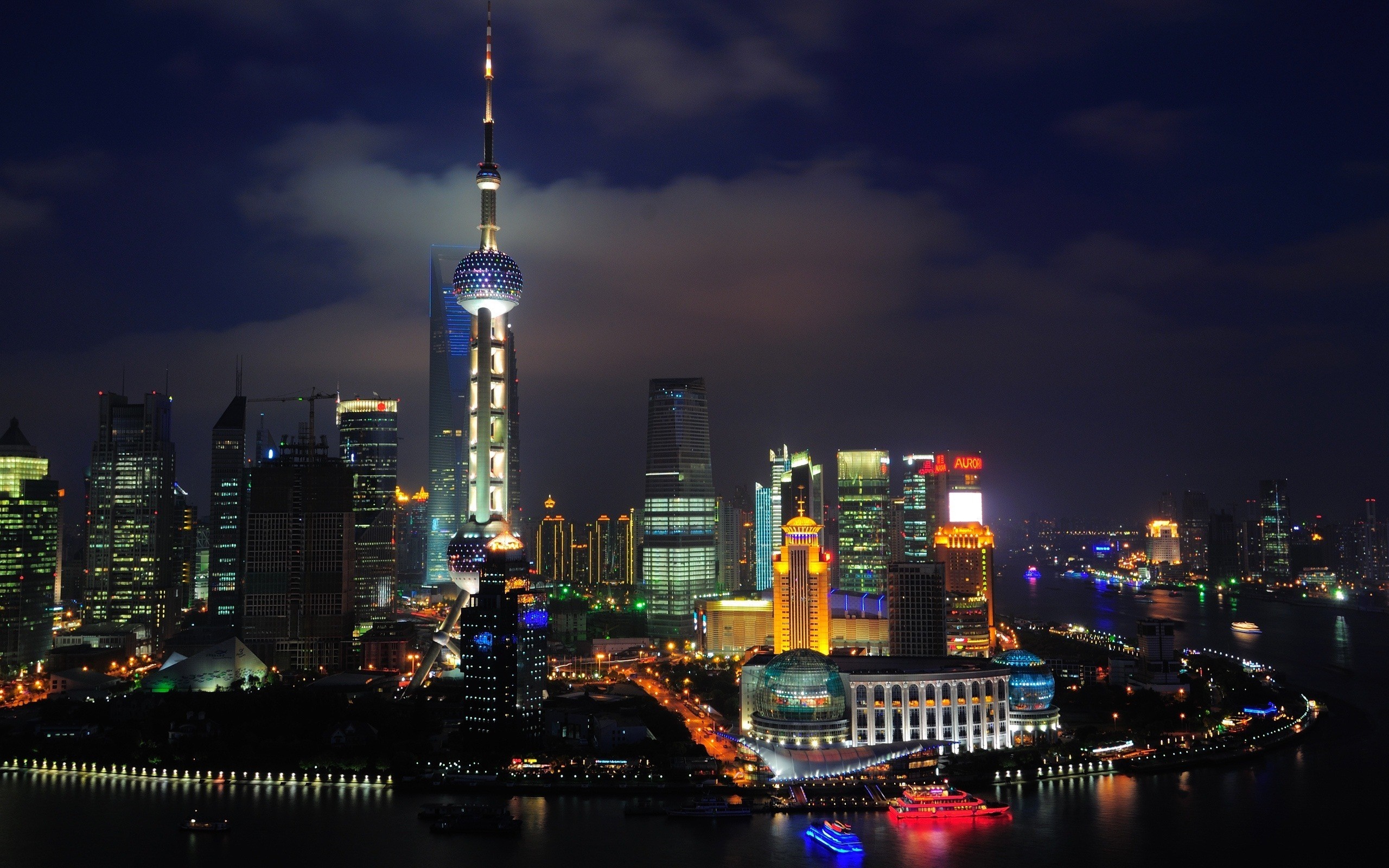 Shanghai skyline at night with Oriental Pearl Tower HD Wallpaper