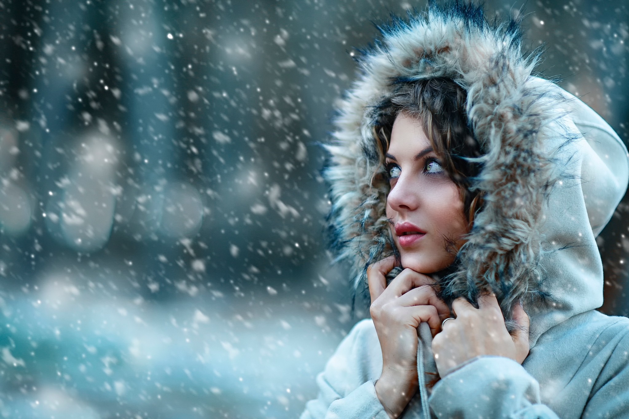 Woman in a fur-lined hood in the snow HD Wallpaper