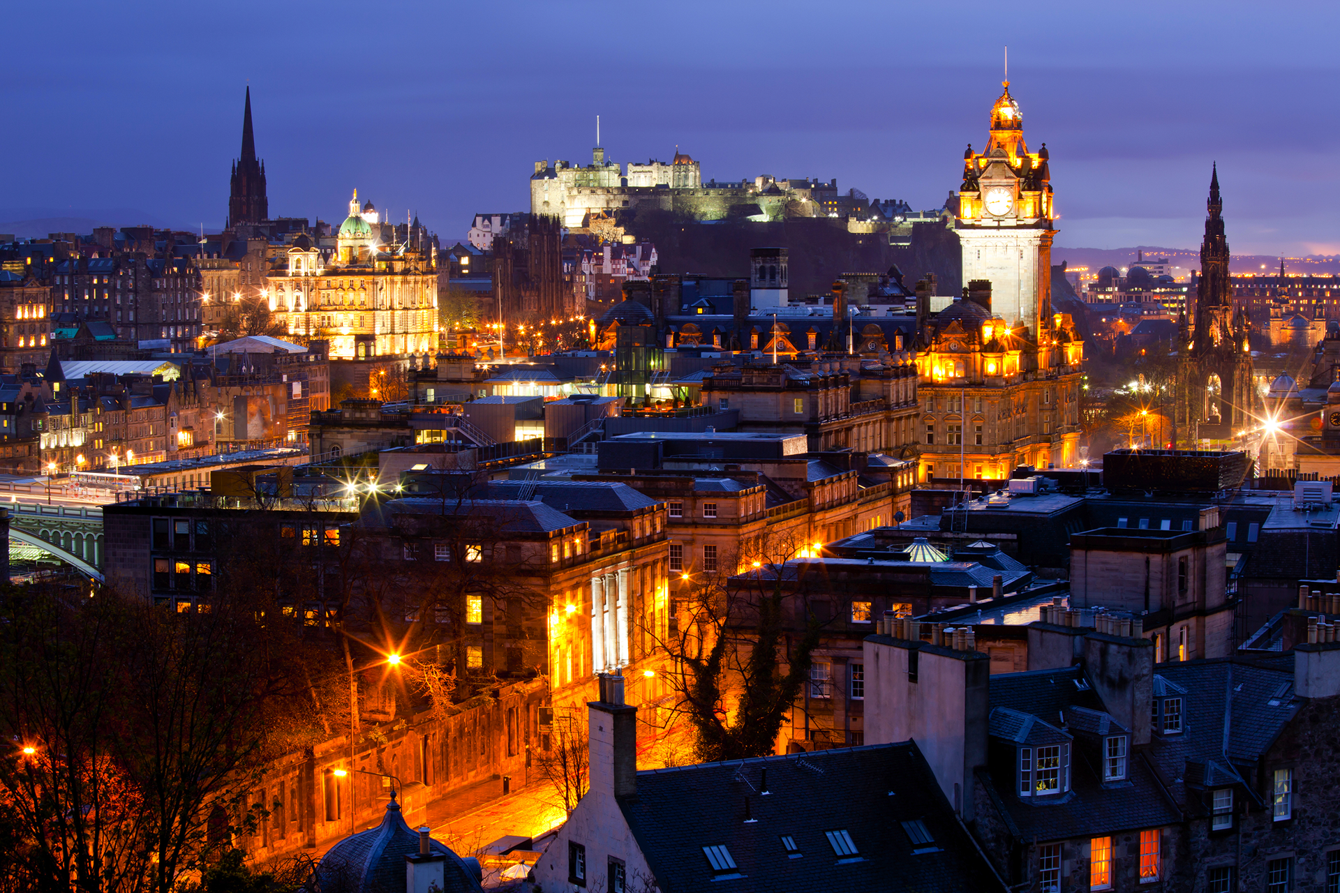 Edinburgh cityscape at dusk with castle and clock tower HD Wallpaper