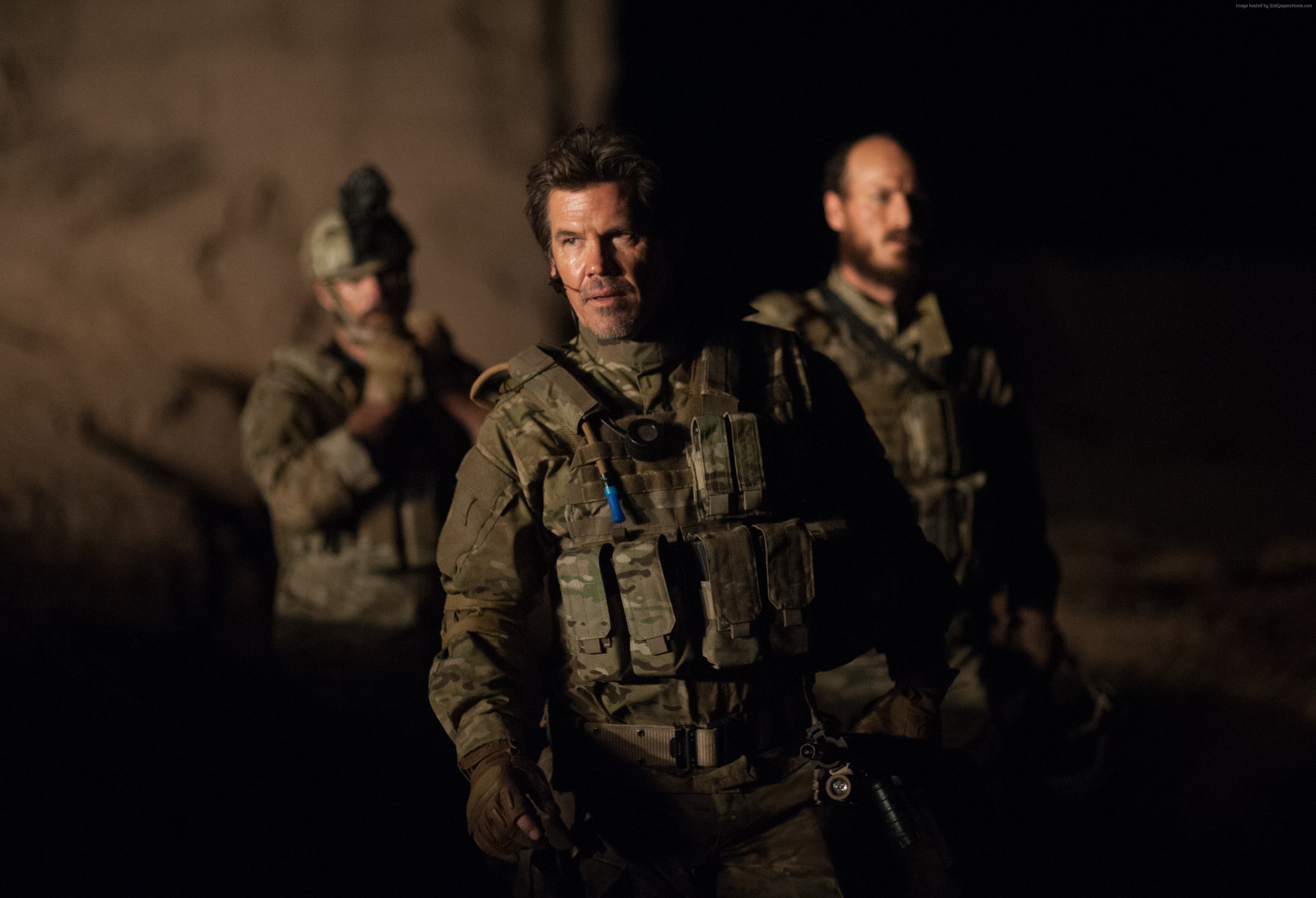 Josh Brolin and soldiers in Sicario HD Wallpaper