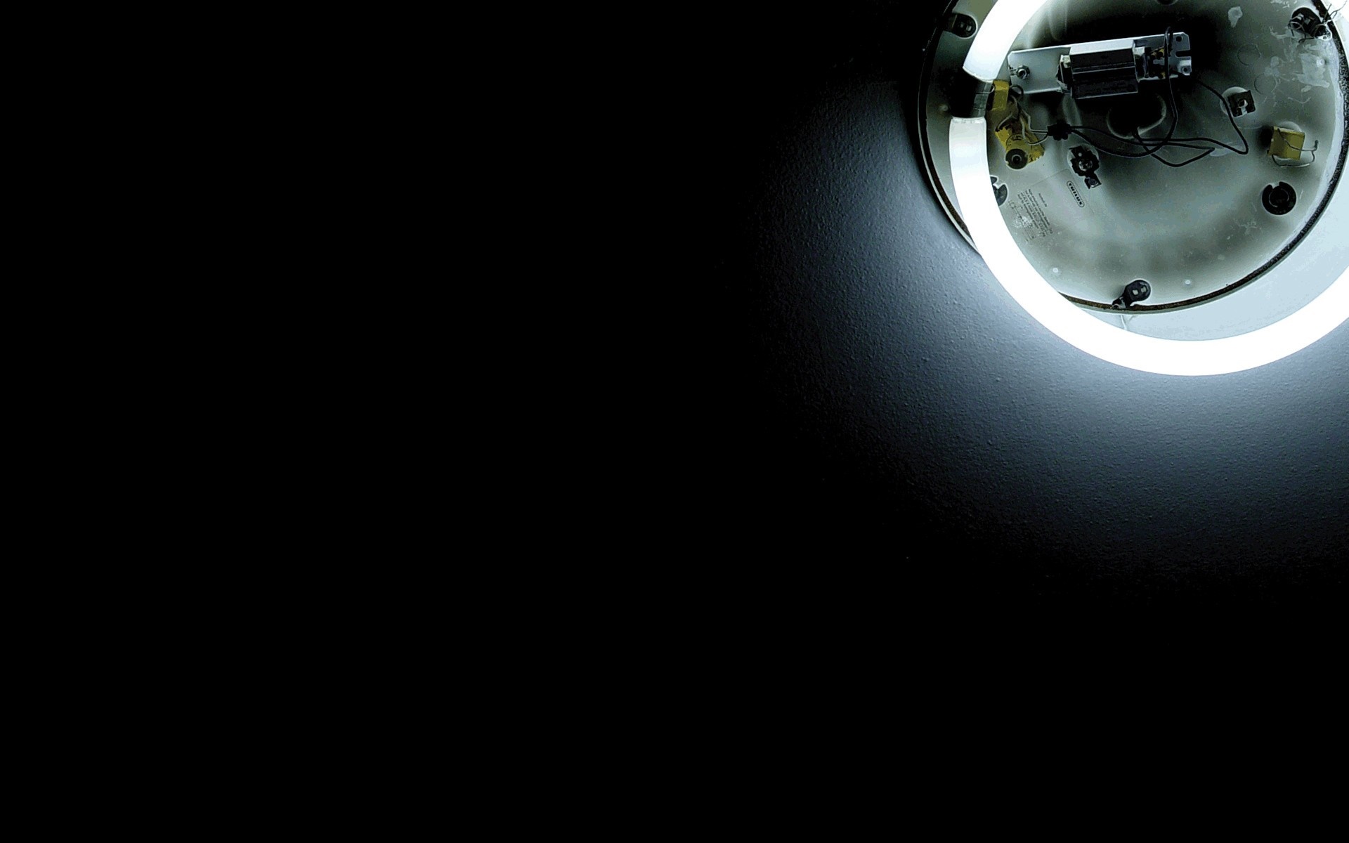 Circular fluorescent light fixture on a dark wall HD Wallpaper