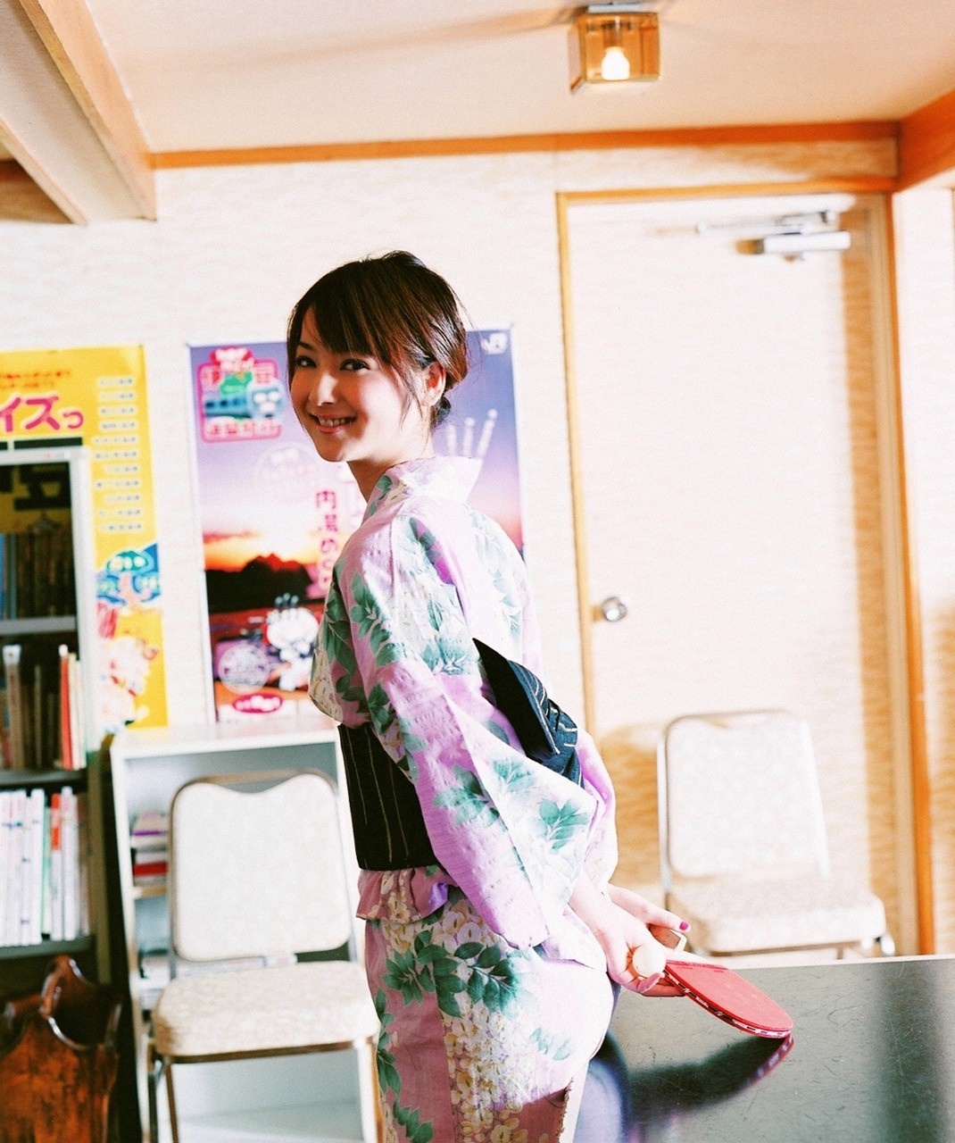 Sasaki Nozomi in Kimono holding Ping Pong Paddle HD Wallpaper