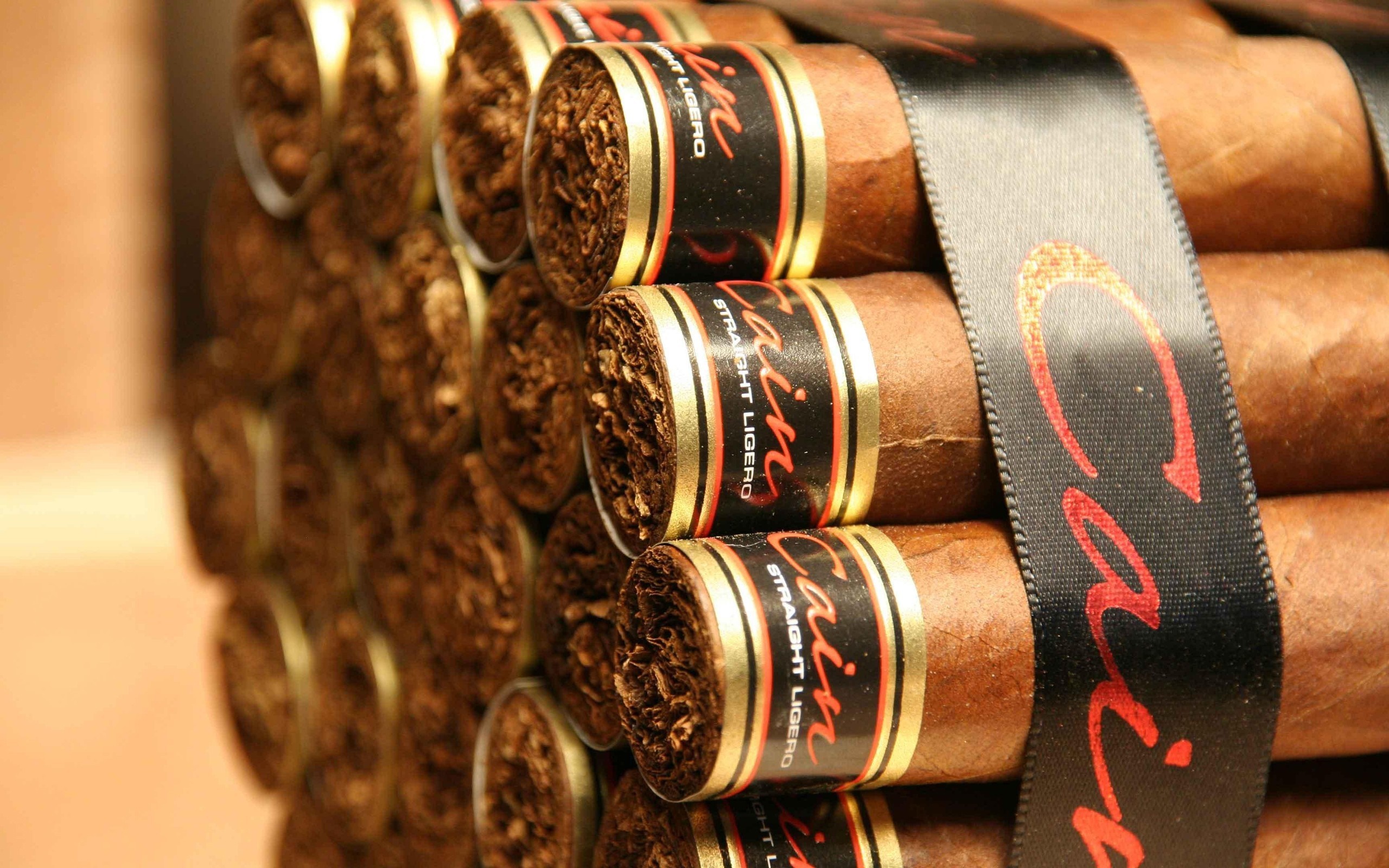 Cain Straight Ligero cigars with black ribbon HD Wallpaper