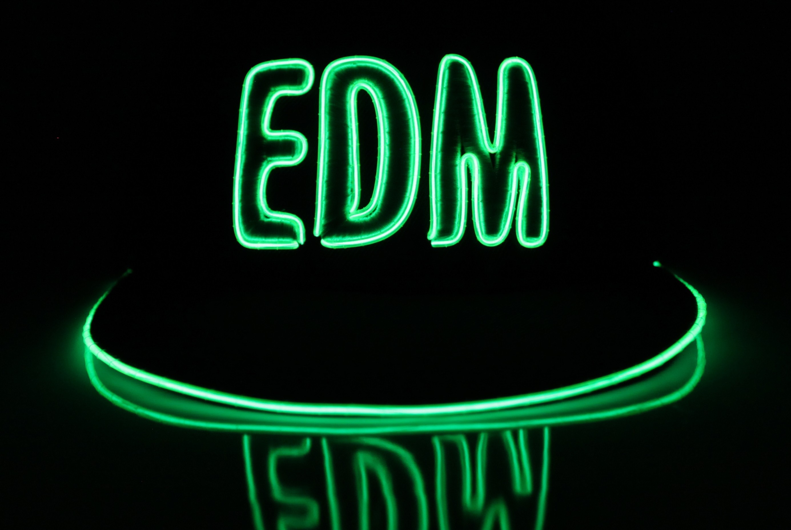 Green neon sign spelling EDM with reflection HD Wallpaper