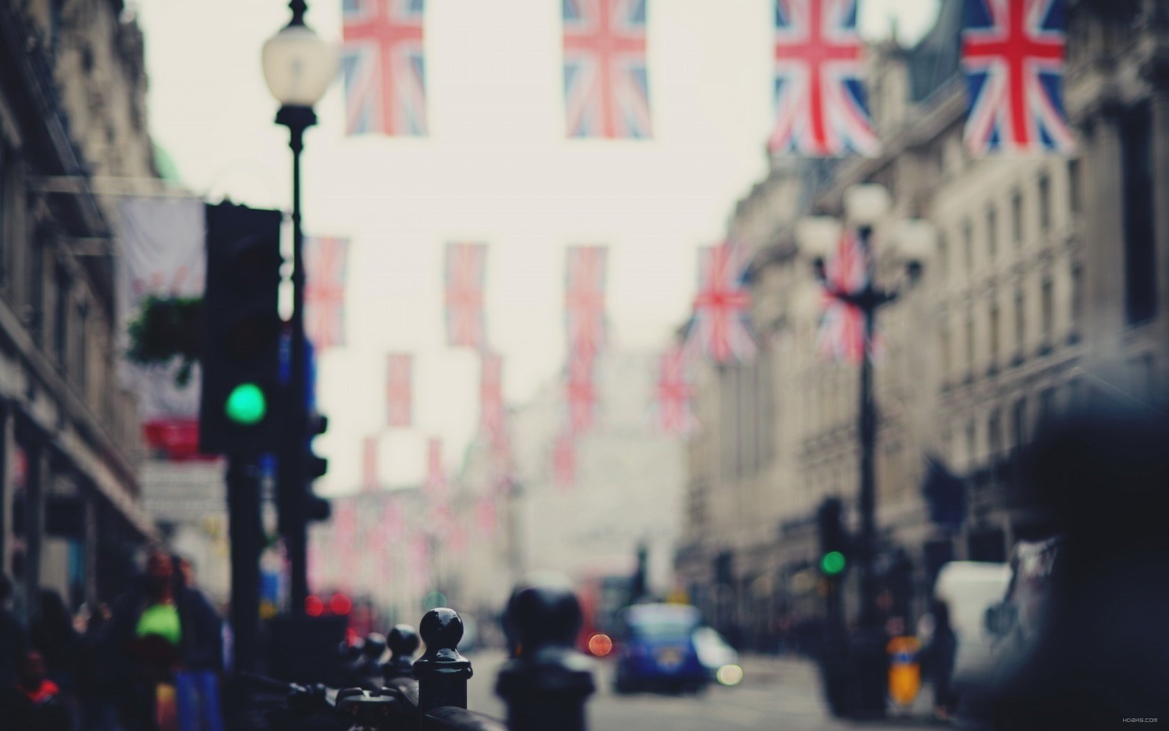 Street decorated with Union Jack flags and traffic lights HD Wallpaper
