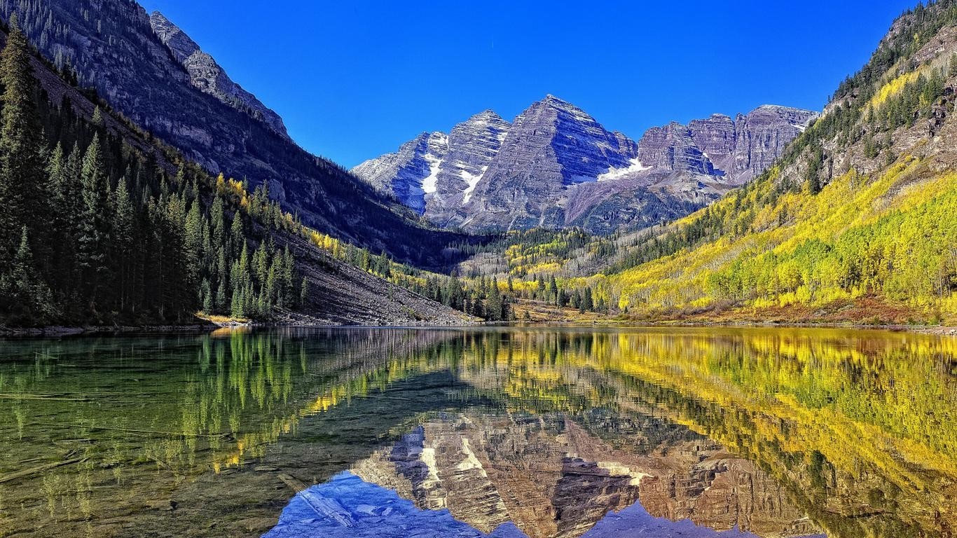 Maroon Bells mountains reflected in Maroon Lake, Colorado HD Wallpaper