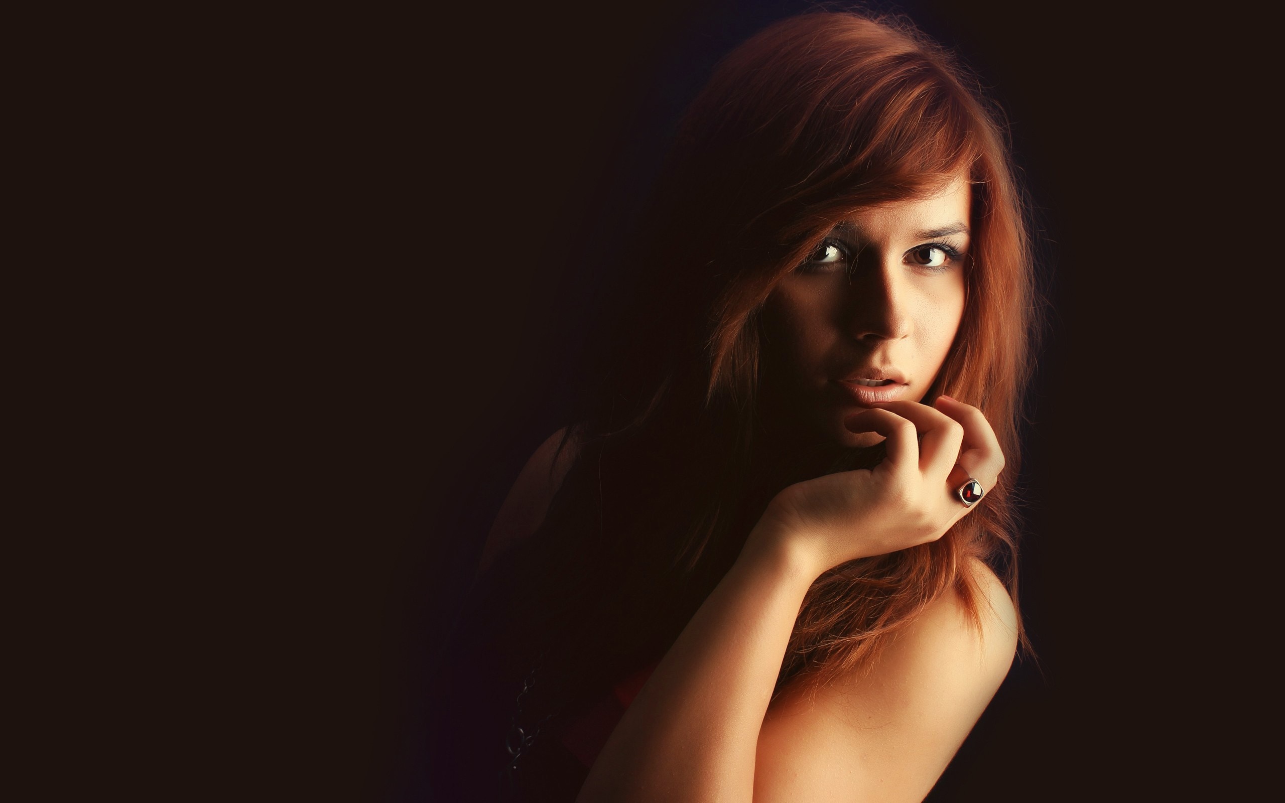 Woman with red hair and ring on hand HD Wallpaper