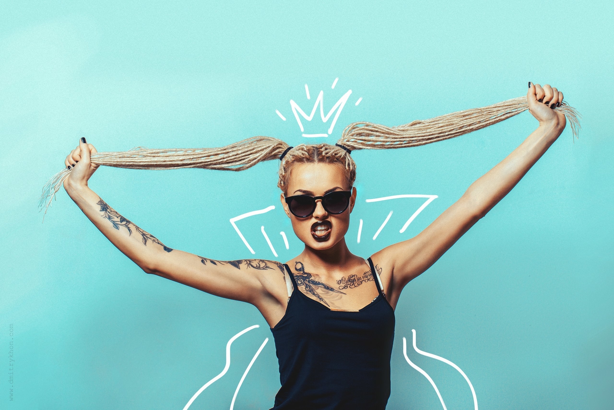 Woman with blonde dreadlocks and sunglasses HD Wallpaper