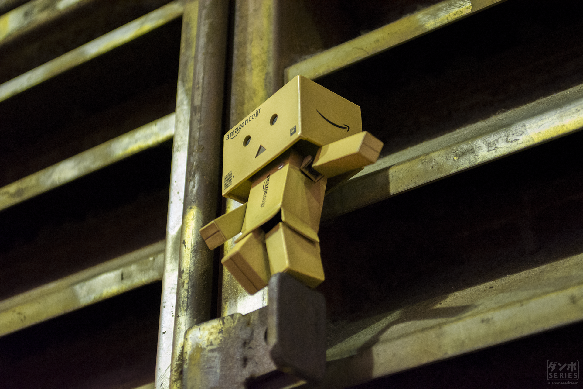 Danbo Amazon robot toy on metal structure HD Wallpaper