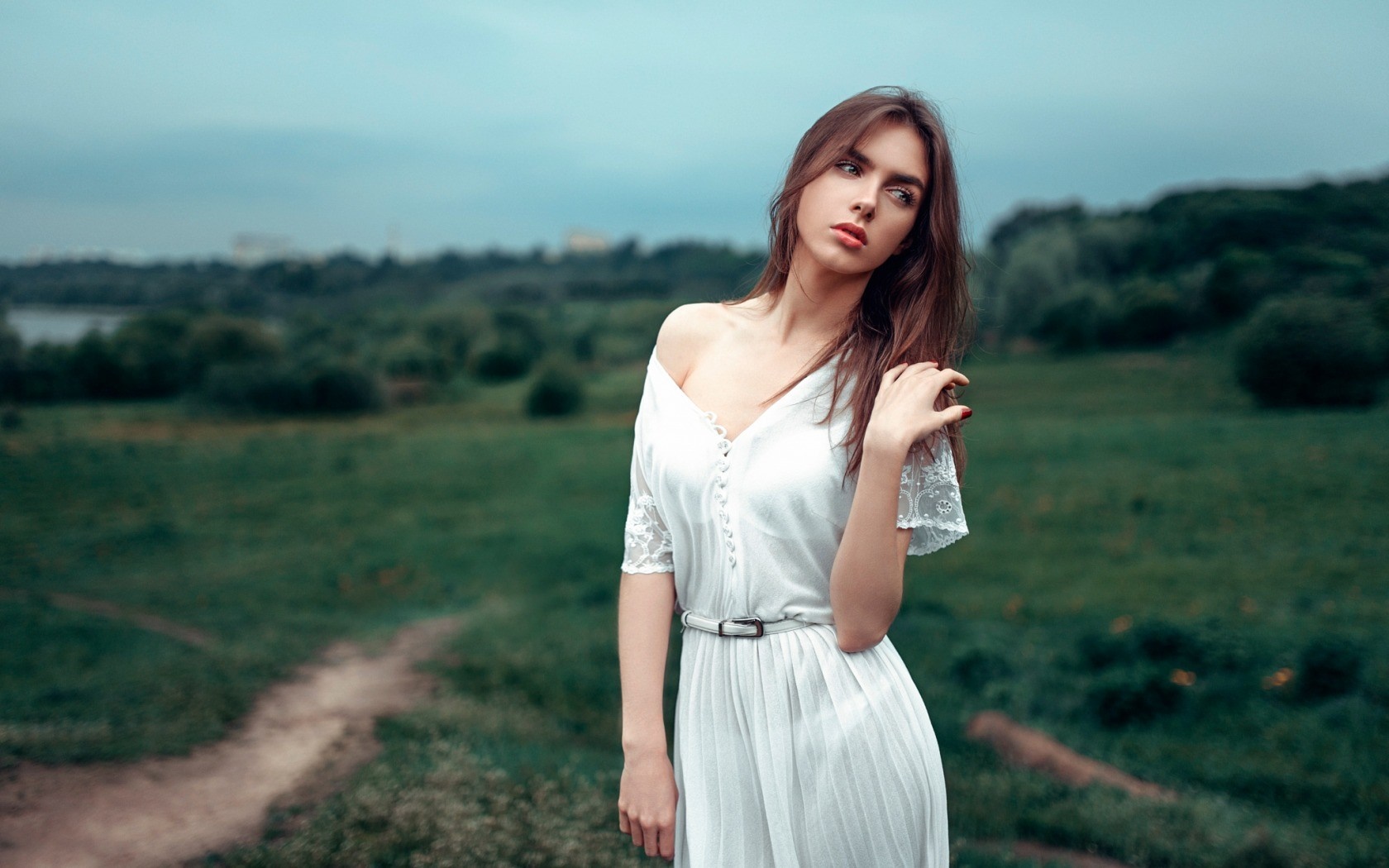 Woman in white dress posing in nature HD Wallpaper