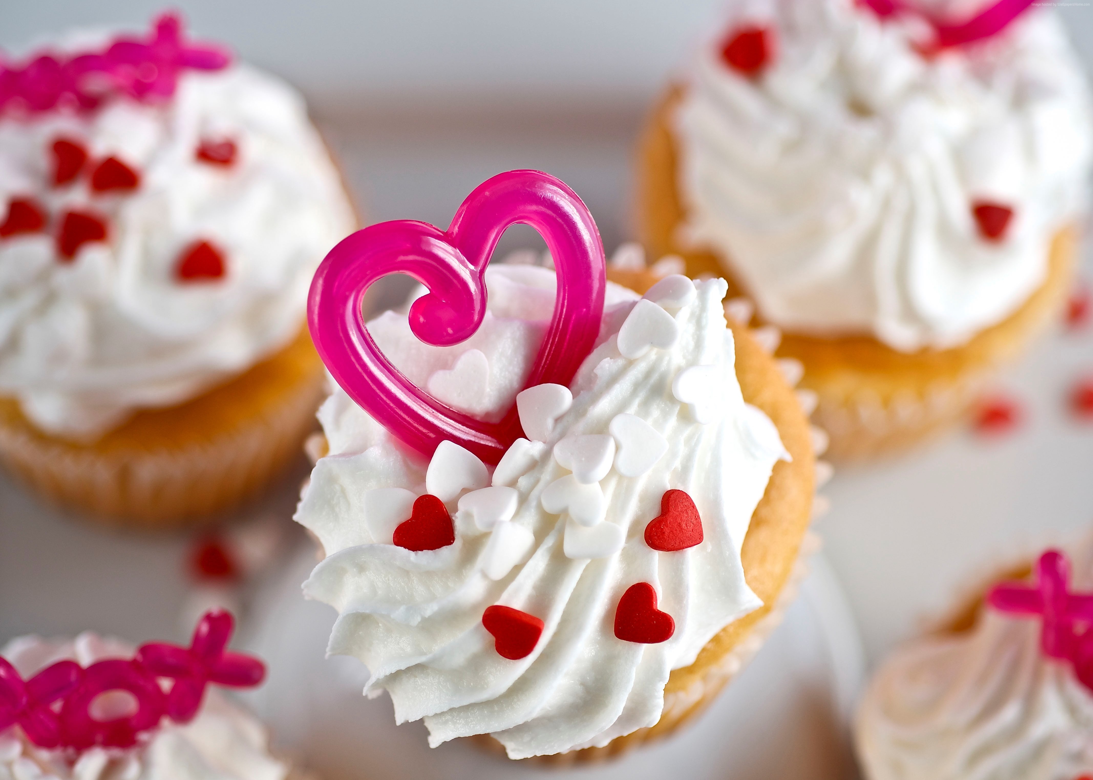 Cupcakes with white frosting and heart decorations HD Wallpaper