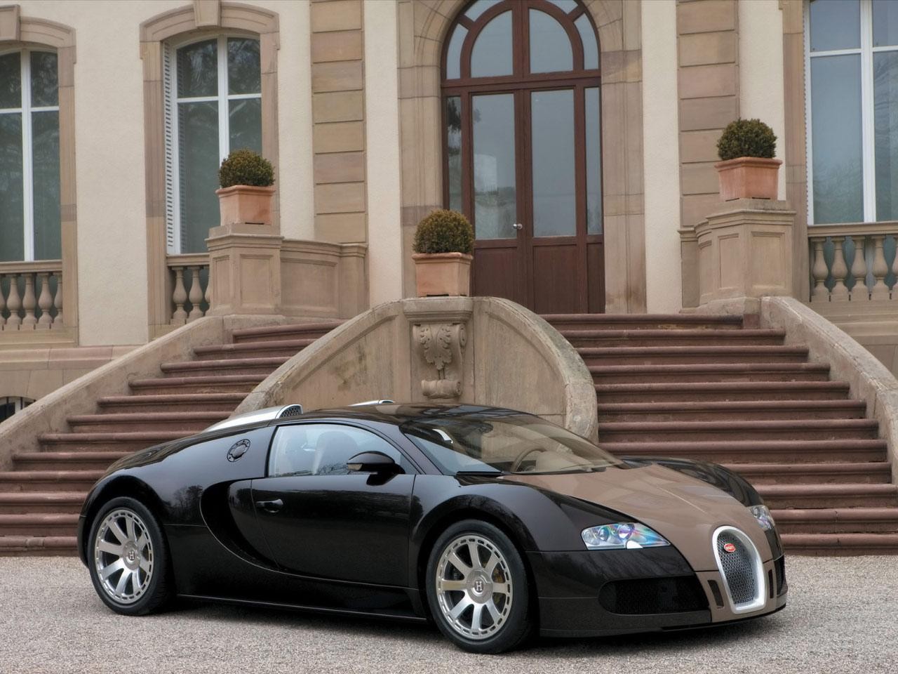 Black Bugatti Veyron parked in front of a mansion HD Wallpaper